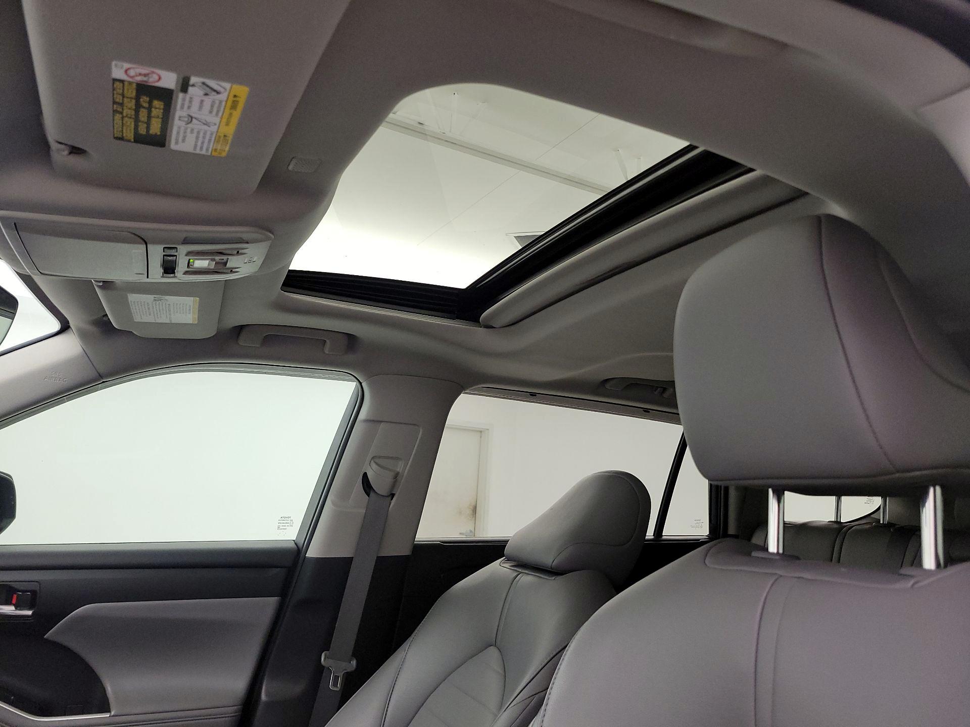 Thumbnail: 2022 Toyota Highlander - 19