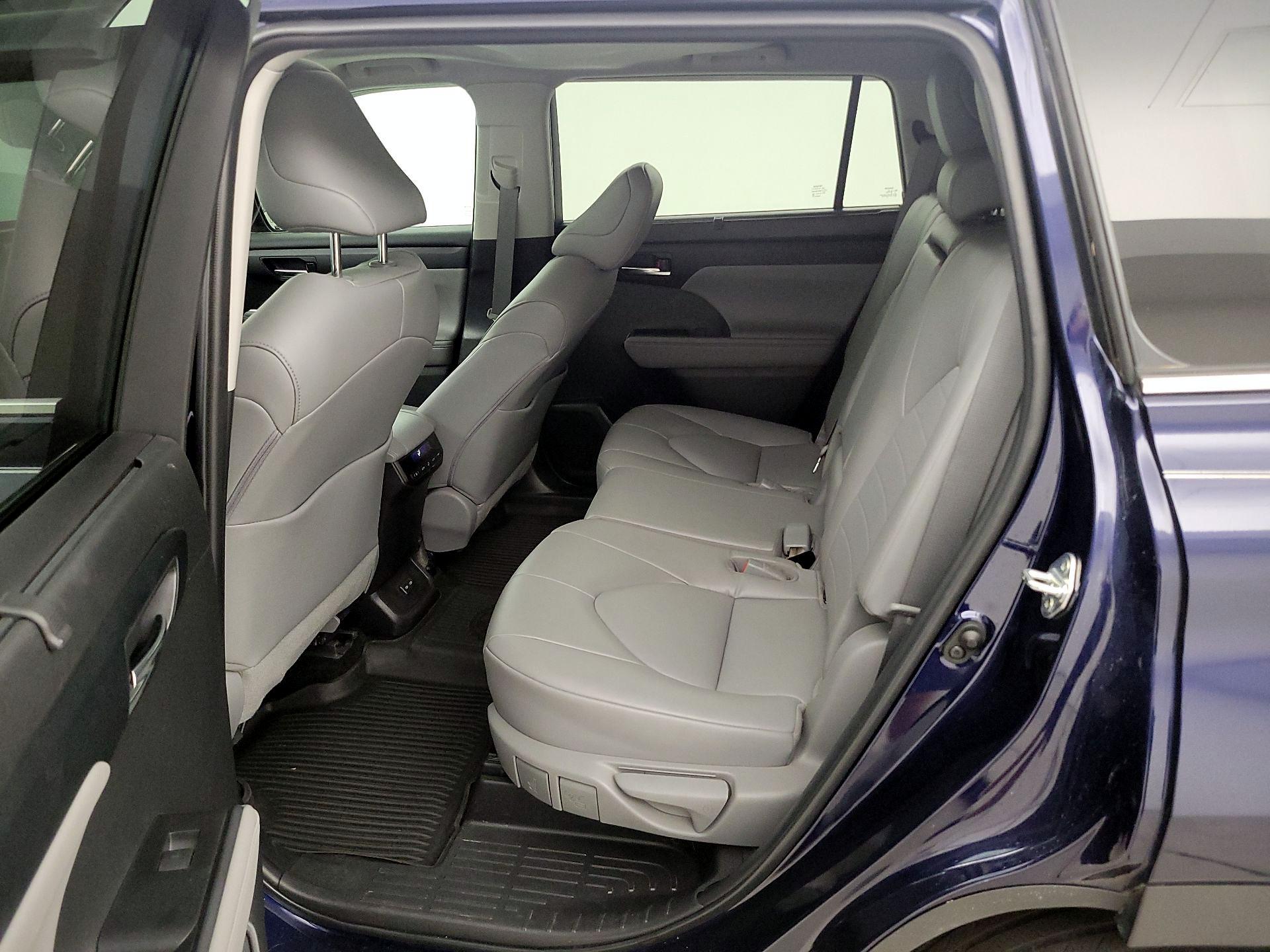 Thumbnail: 2022 Toyota Highlander - 20