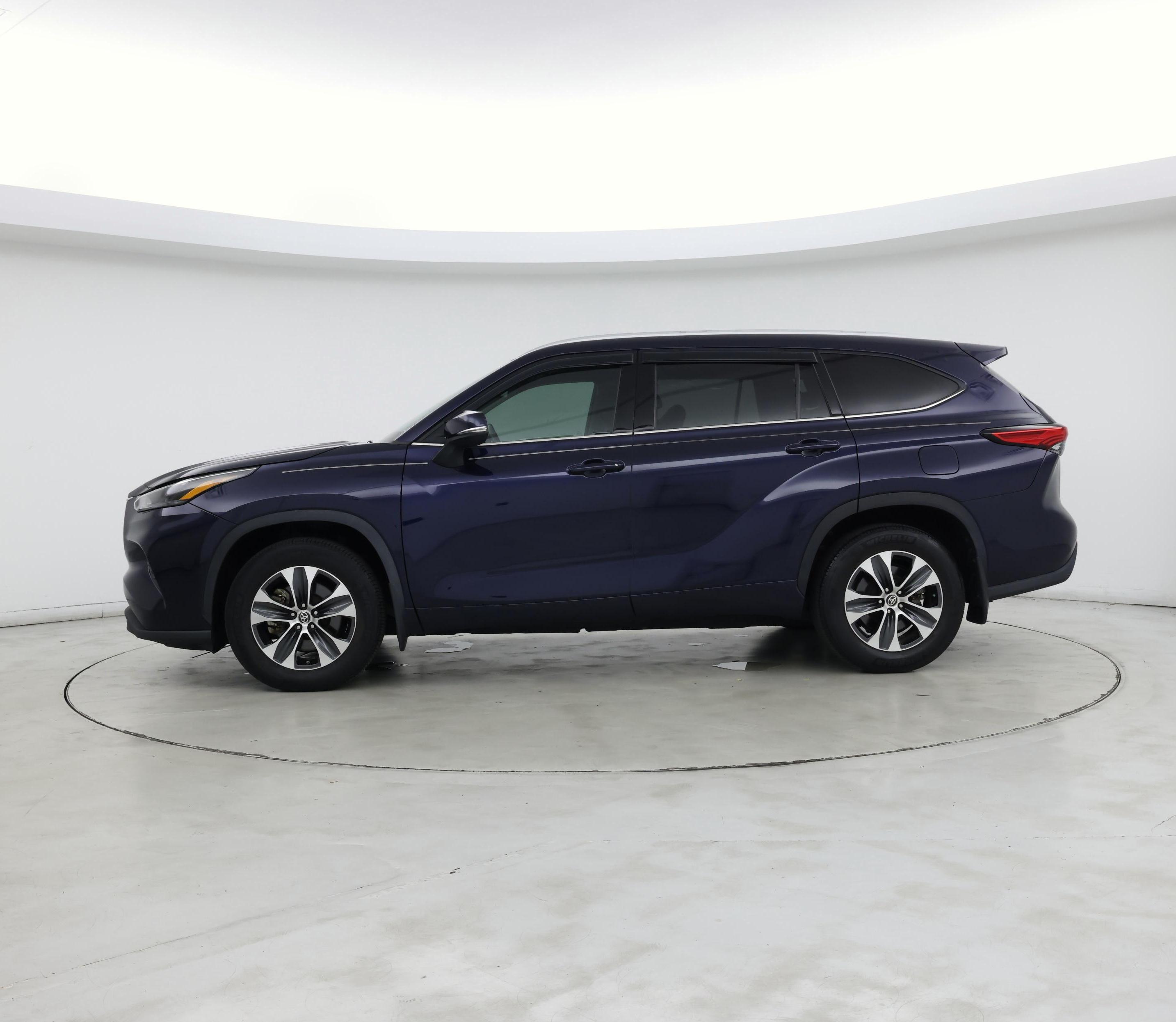 Thumbnail: 2022 Toyota Highlander - 3
