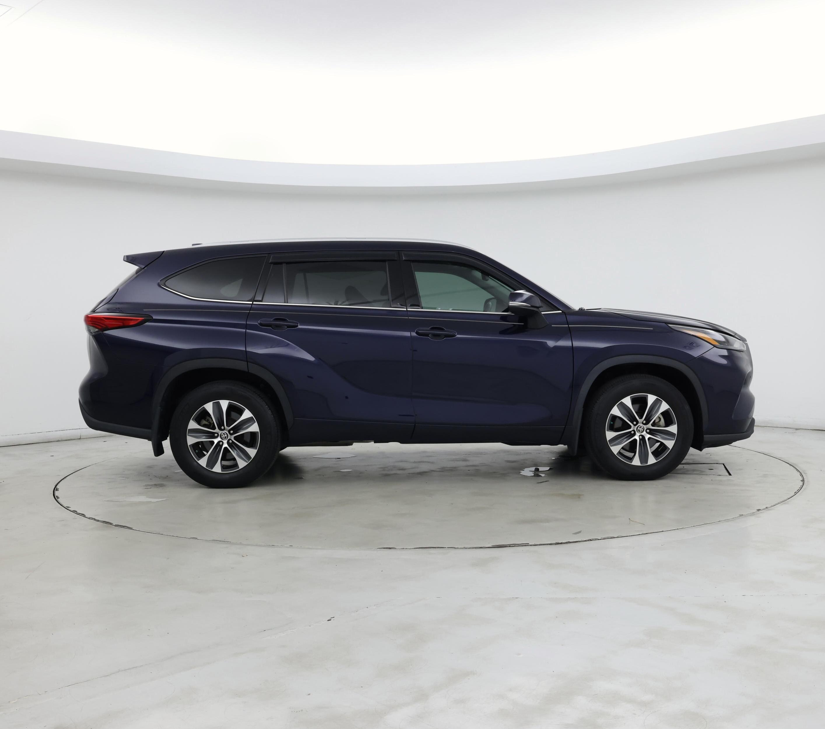 Thumbnail: 2022 Toyota Highlander - 7