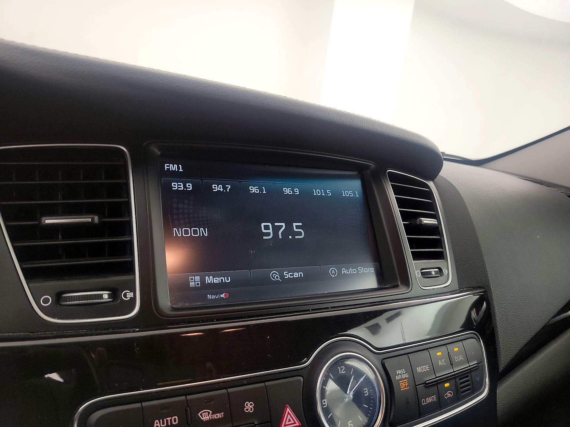 Thumbnail: 2016 Kia Cadenza - 15