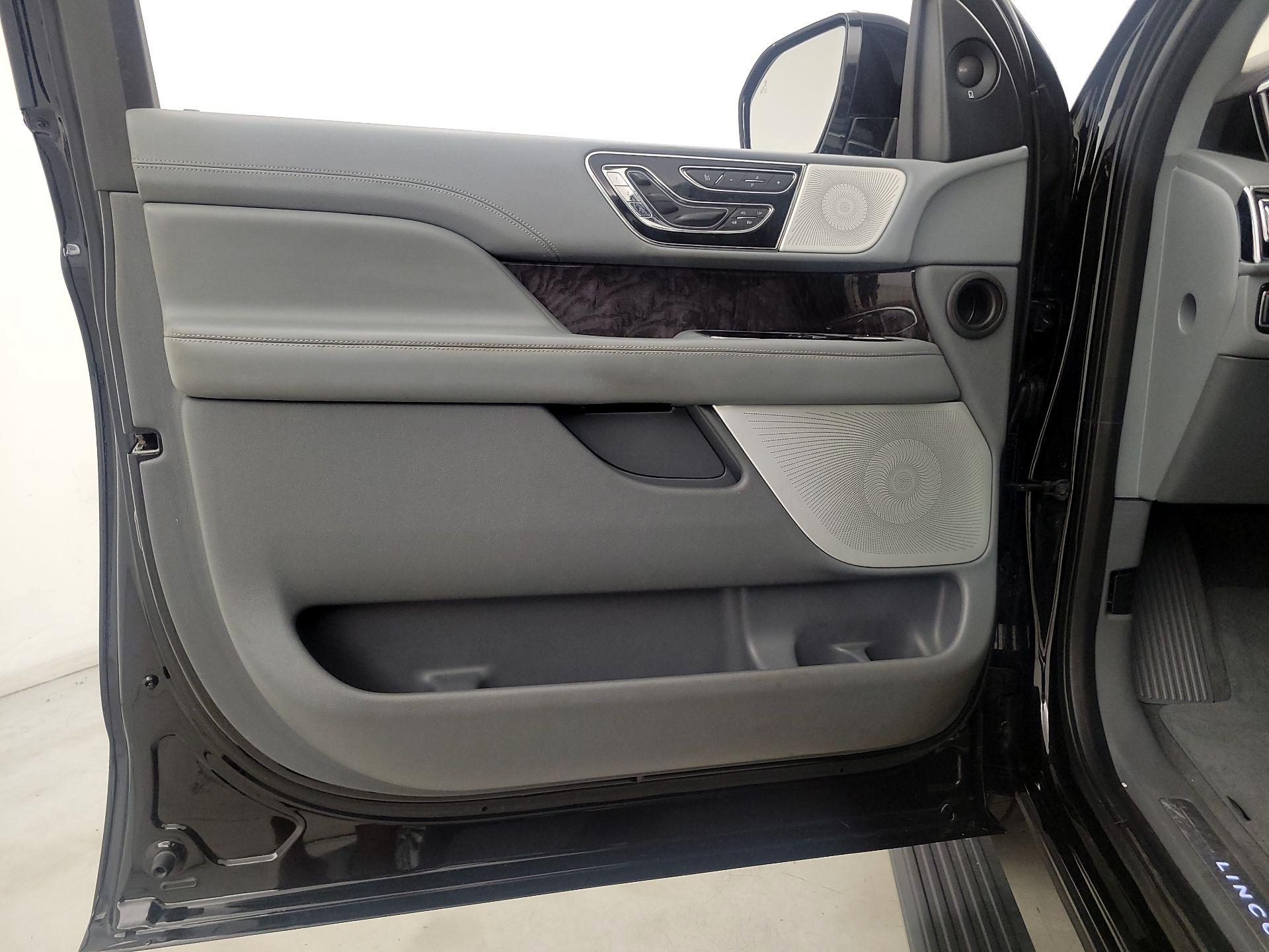 Thumbnail: 2018 Lincoln Navigator - 12