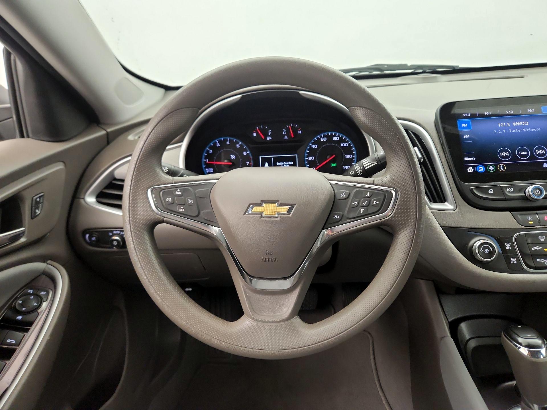 Thumbnail: 2020 Chevrolet Malibu - 10