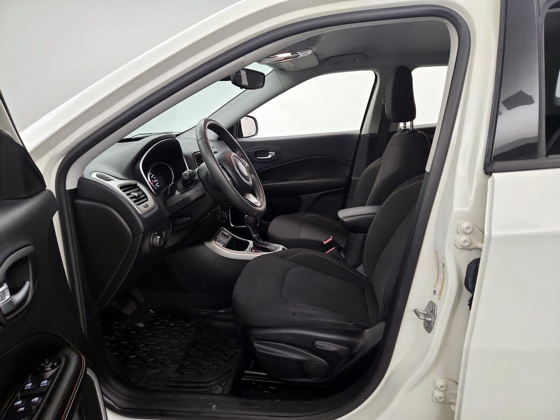 Thumbnail: 2020 Jeep Compass - 11