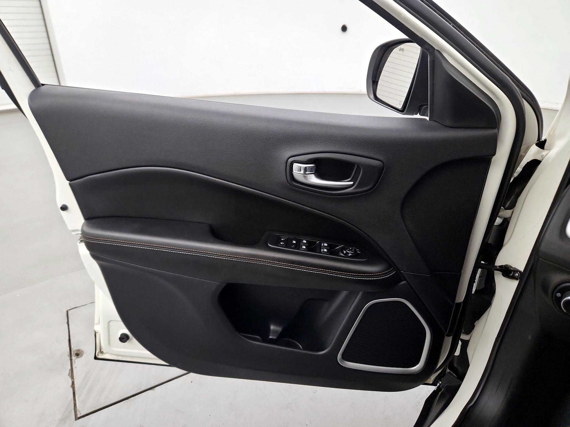 Thumbnail: 2020 Jeep Compass - 12