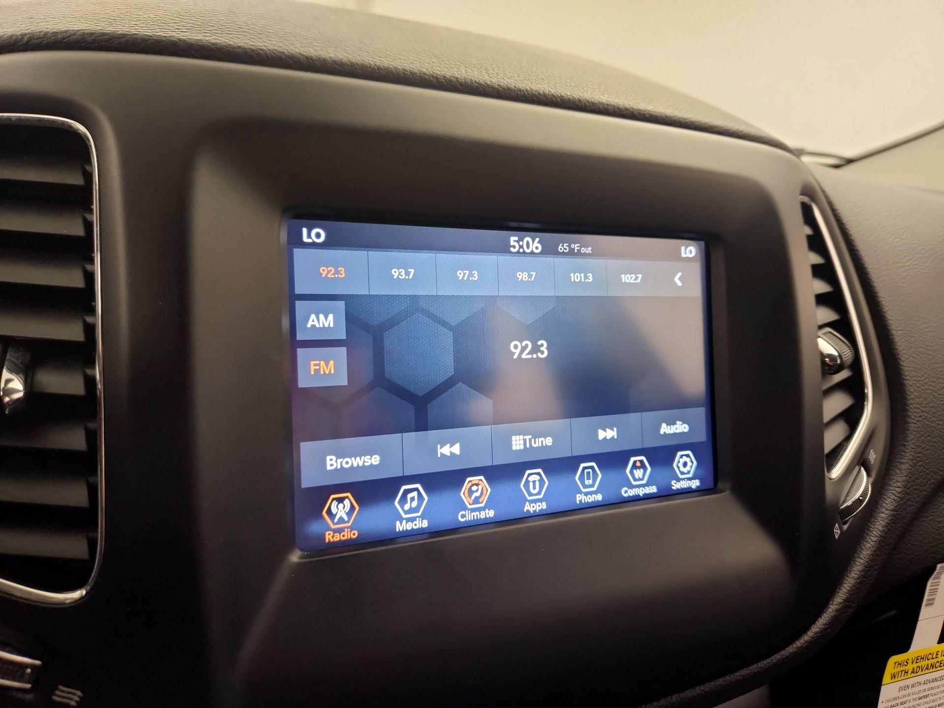 Thumbnail: 2020 Jeep Compass - 15
