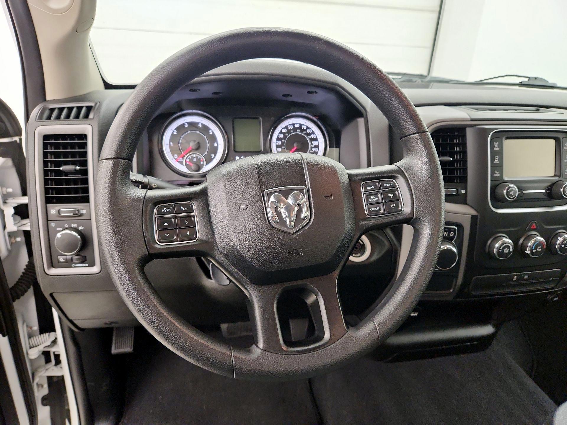 Thumbnail: 2020 RAM 1500 Classic - 10