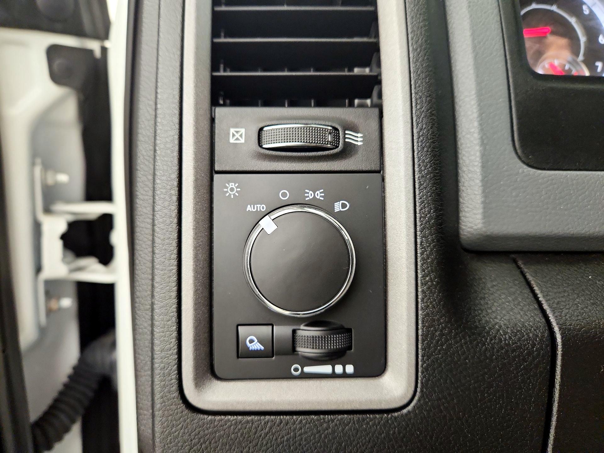 Thumbnail: 2020 RAM 1500 Classic - 13