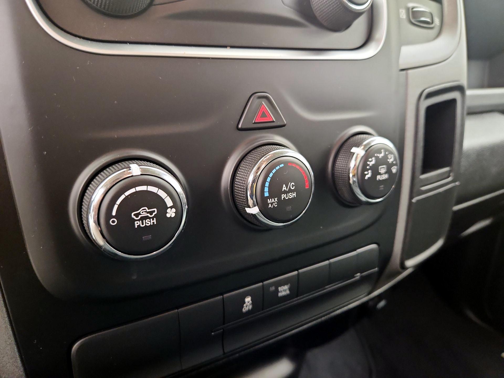 Thumbnail: 2020 RAM 1500 Classic - 16
