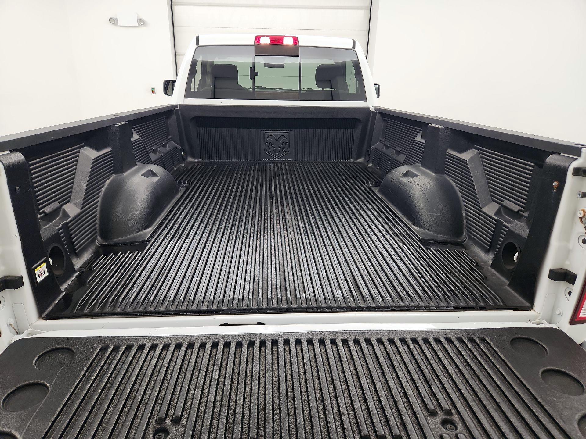 Thumbnail: 2020 RAM 1500 Classic - 19
