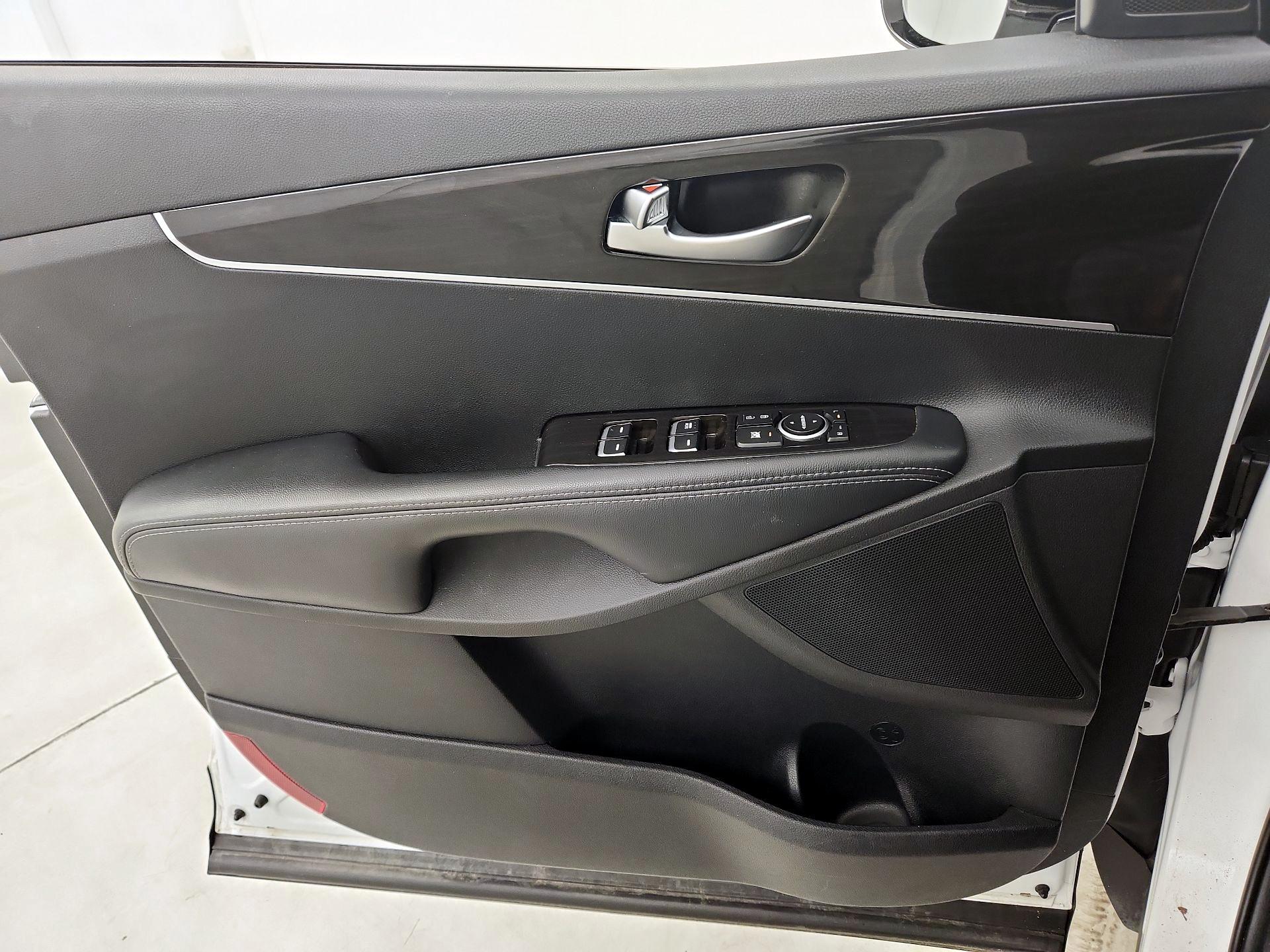 Thumbnail: 2020 Kia Sorento - 12