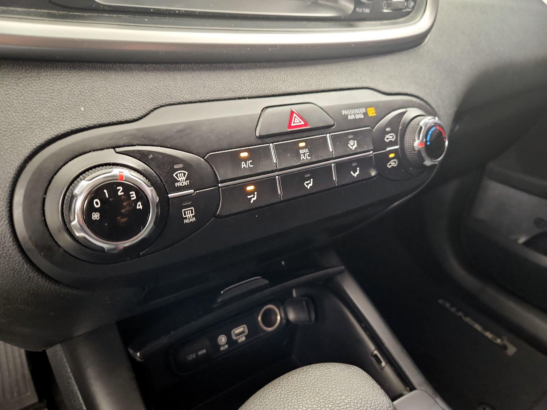 Thumbnail: 2020 Kia Sorento - 16