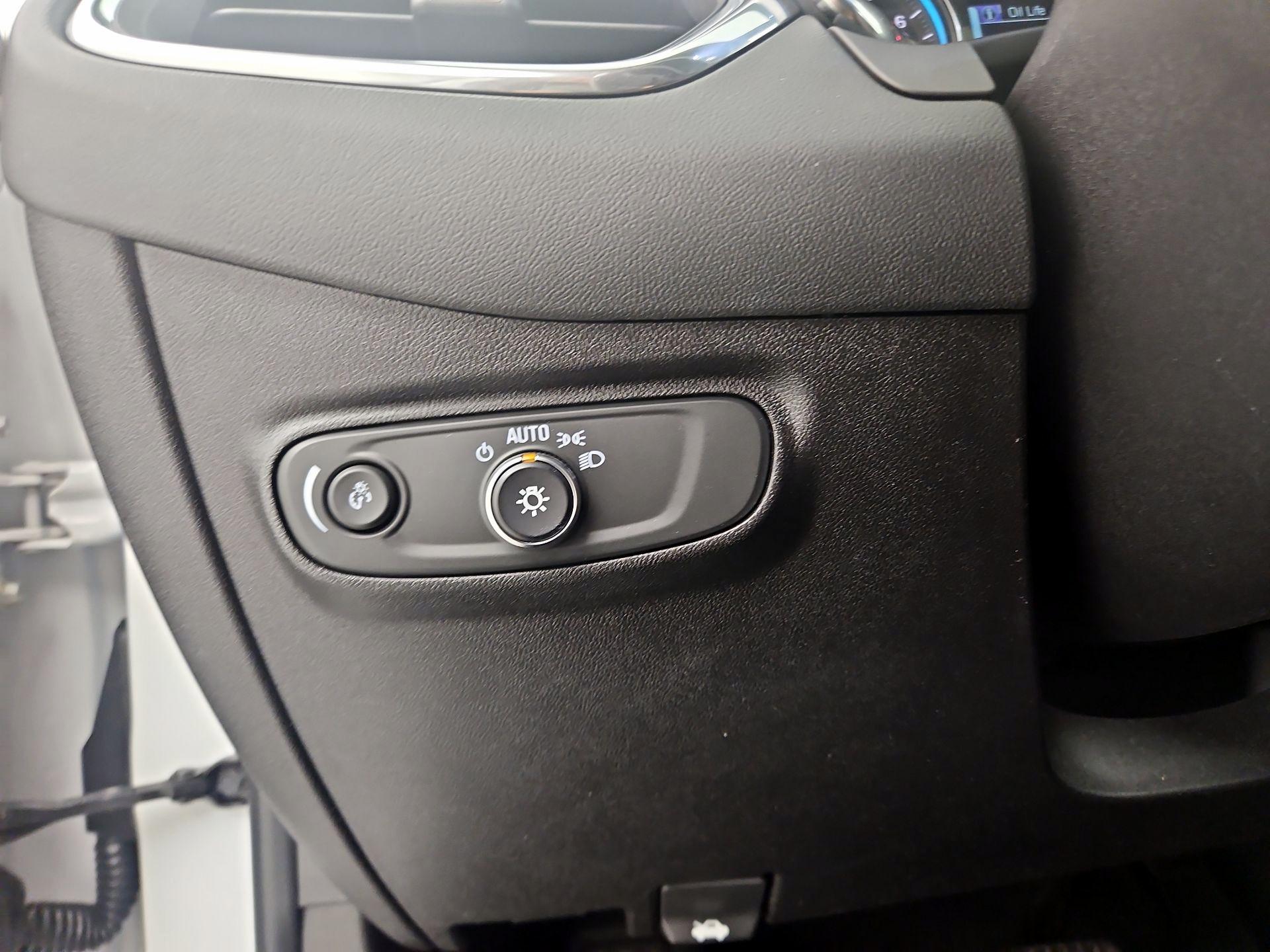 Thumbnail: 2018 Chevrolet Equinox - 13