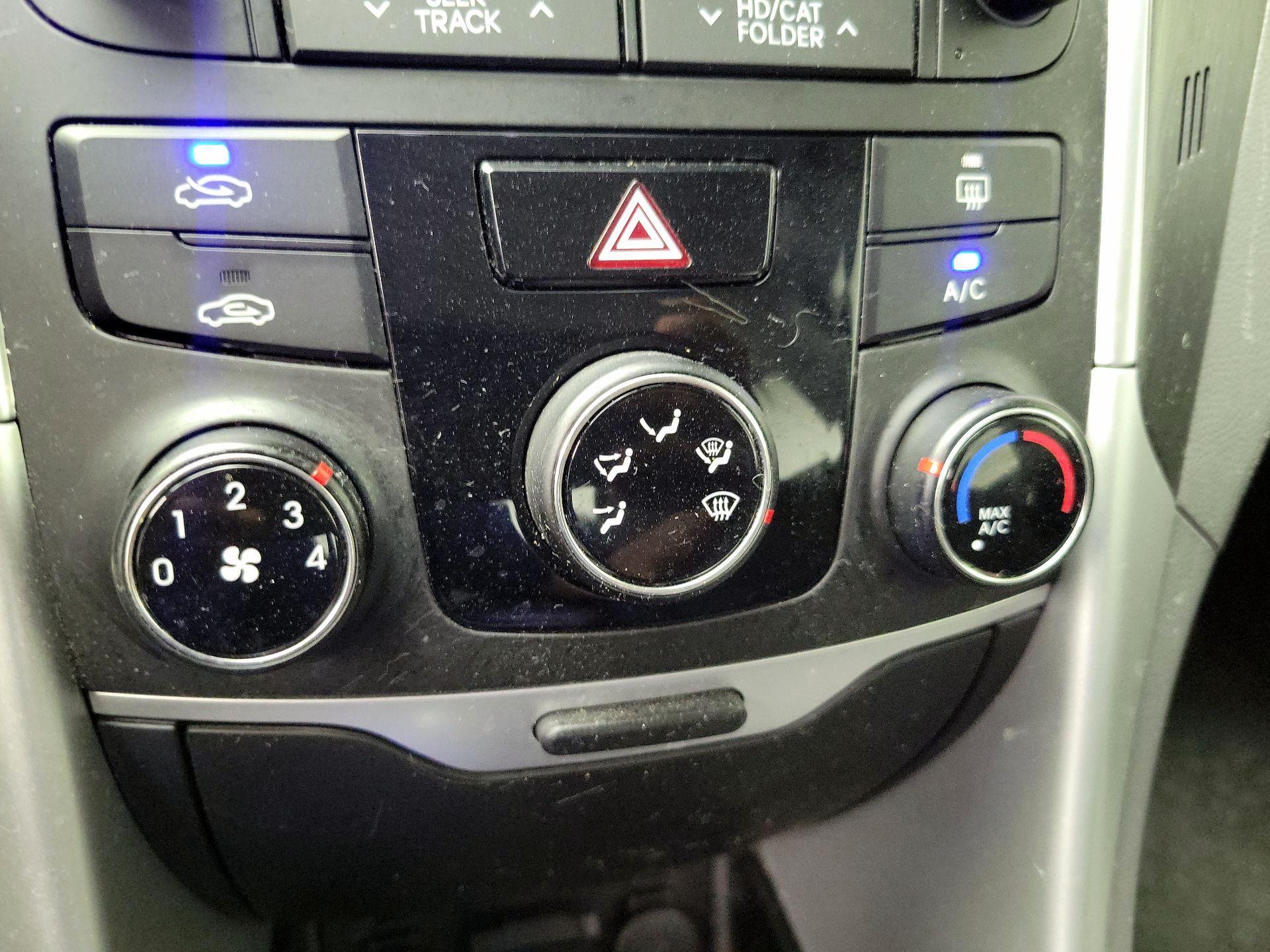 Thumbnail: 2014 Hyundai Sonata - 16