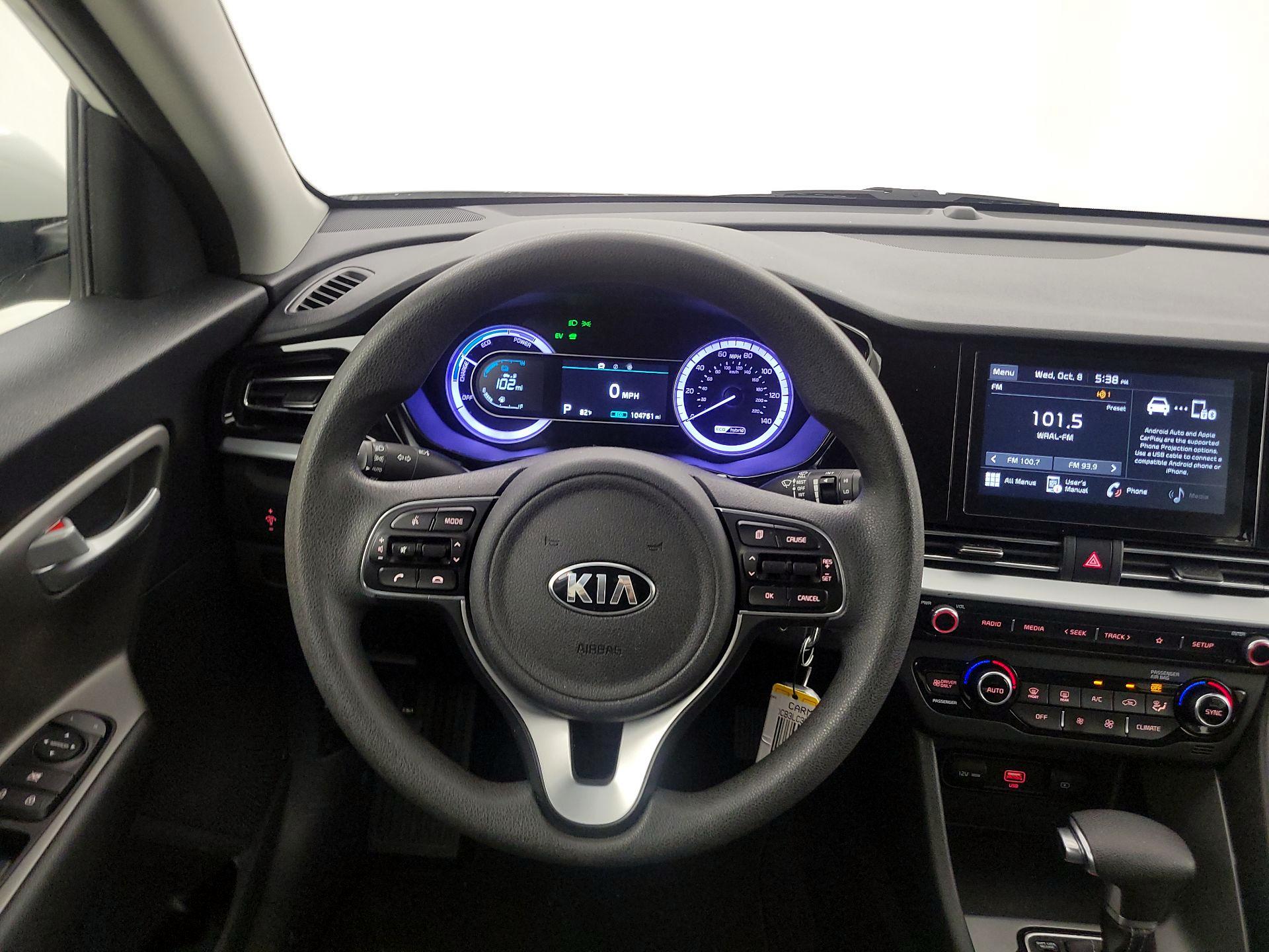 Thumbnail: 2020 Kia Niro - 10