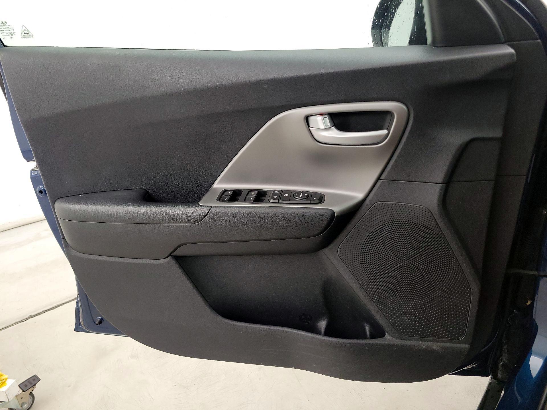Thumbnail: 2019 Kia Niro - 12