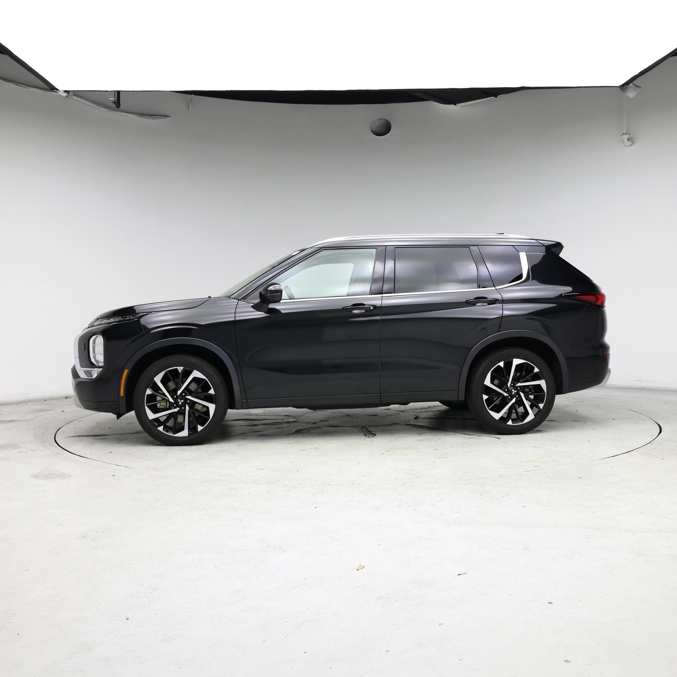 Thumbnail: 2022 Mitsubishi Outlander - 3