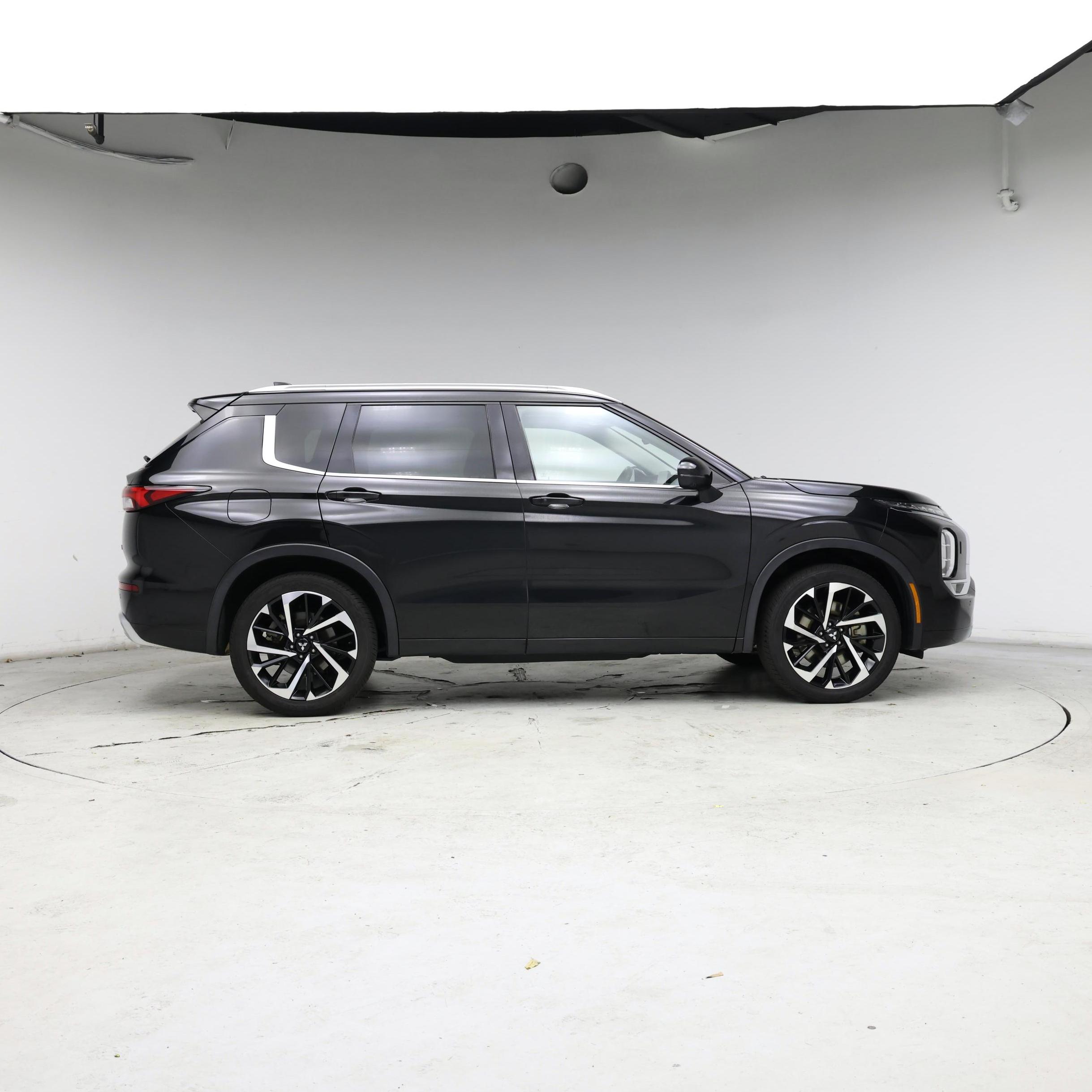Thumbnail: 2022 Mitsubishi Outlander - 7