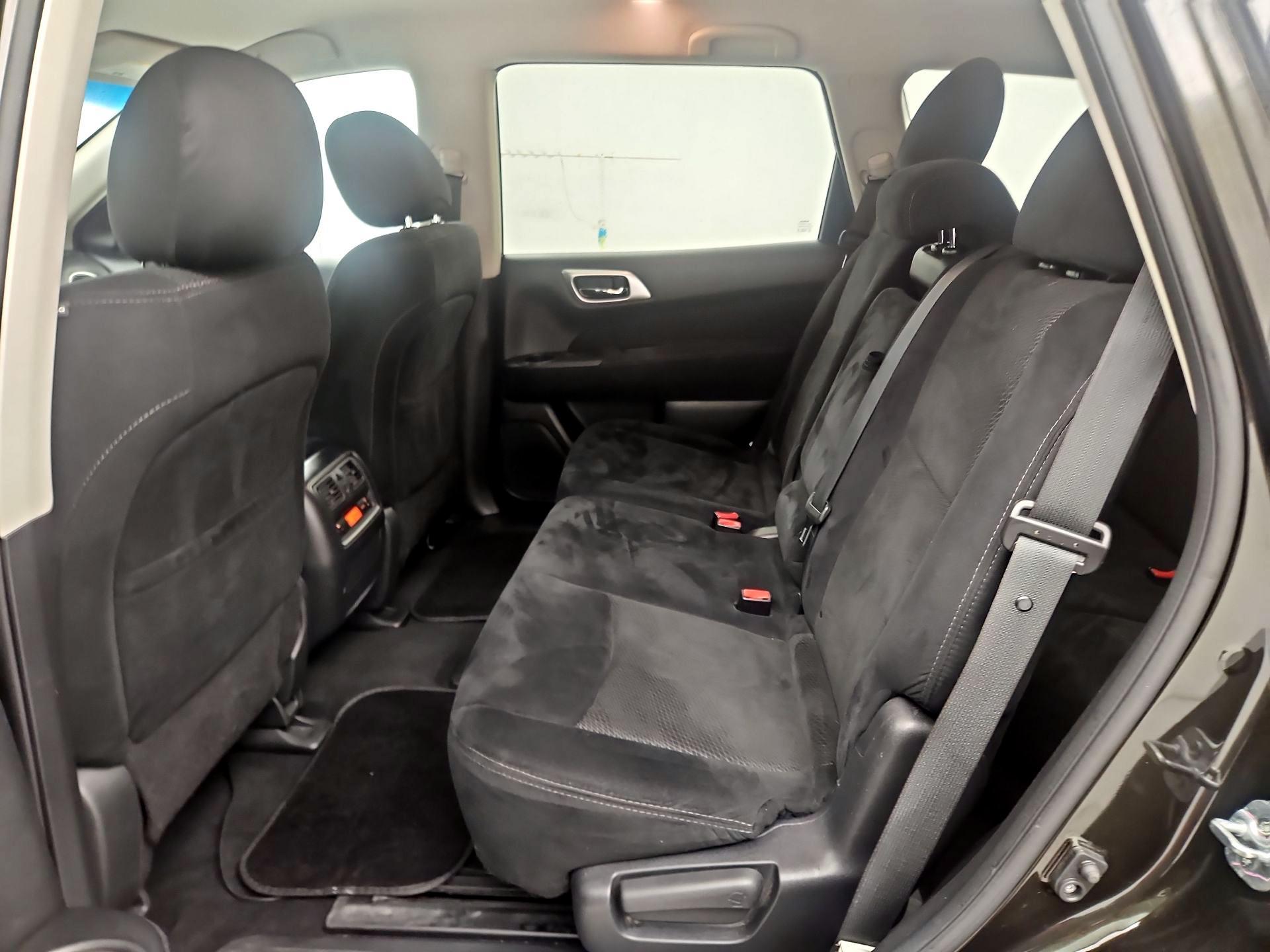 Thumbnail: 2015 Nissan Pathfinder - 19