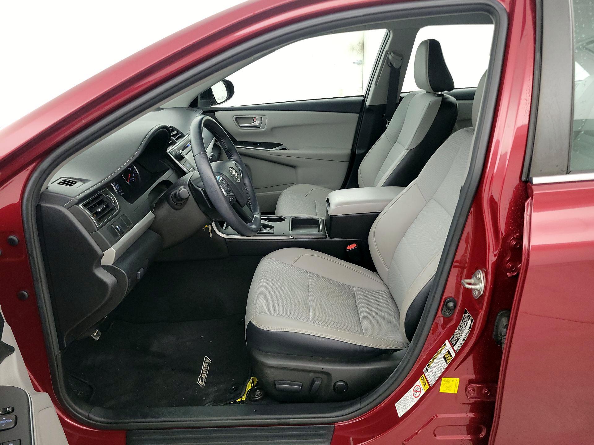 Thumbnail: 2016 Toyota Camry - 9