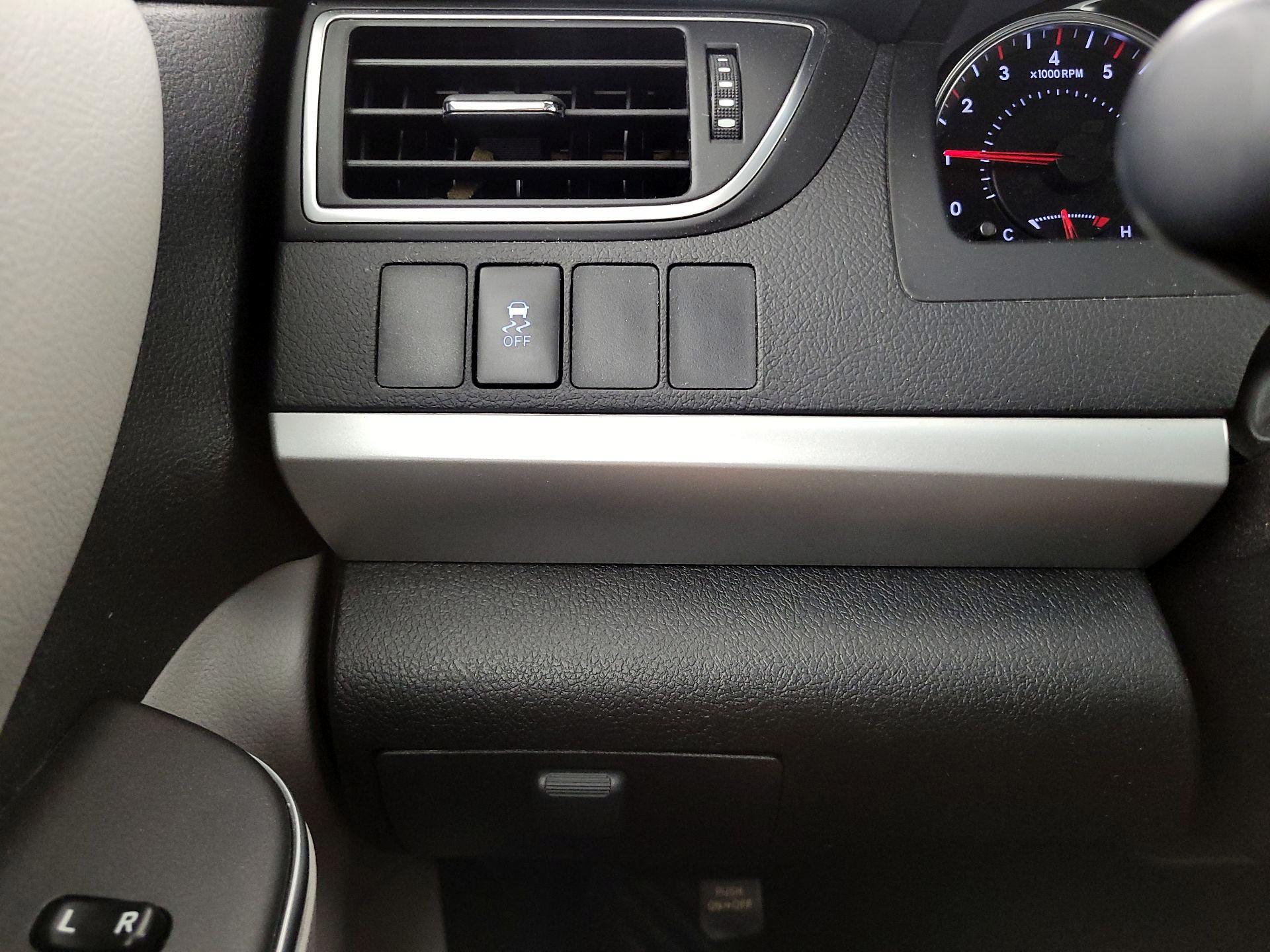 Thumbnail: 2016 Toyota Camry - 11