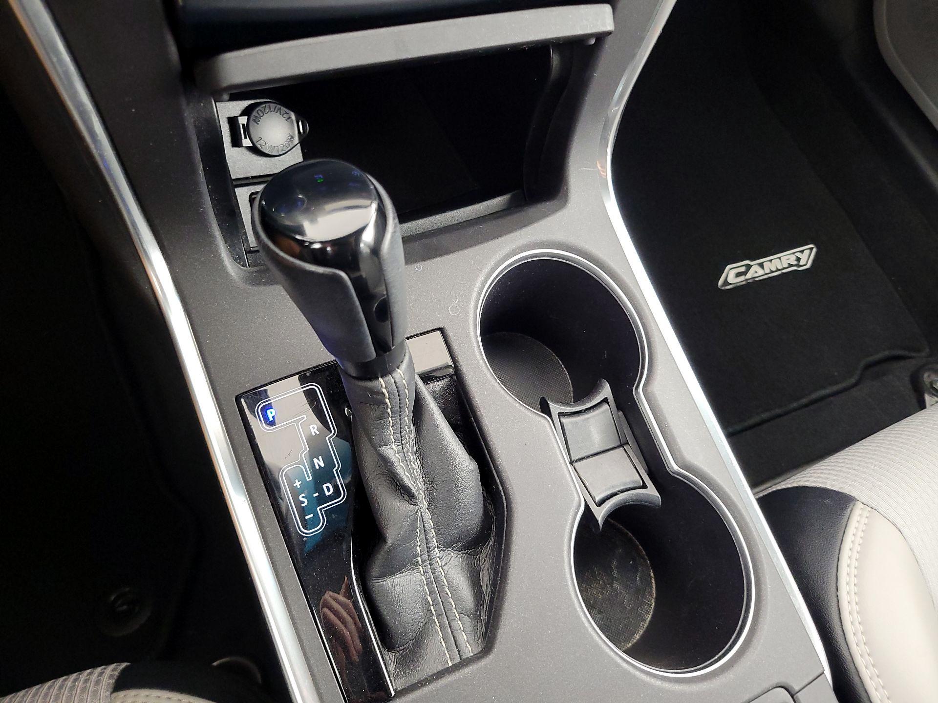 Thumbnail: 2016 Toyota Camry - 15