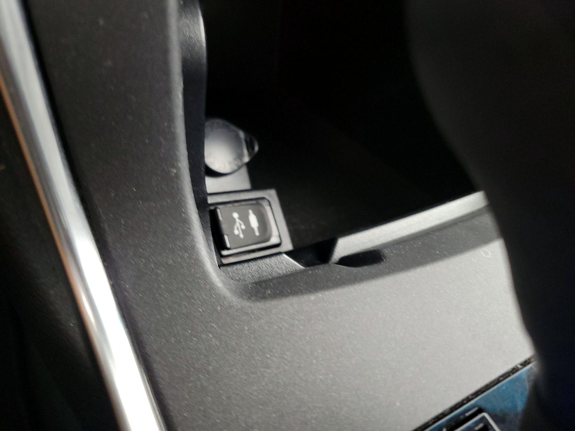 Thumbnail: 2016 Toyota Camry - 16
