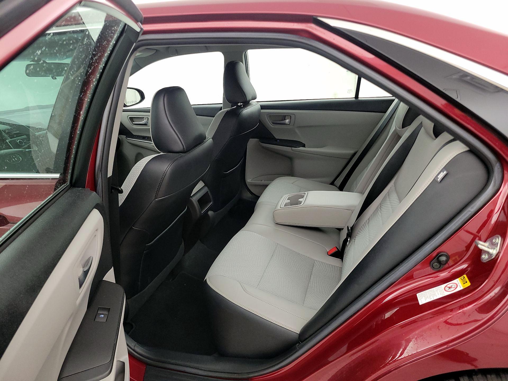 Thumbnail: 2016 Toyota Camry - 17