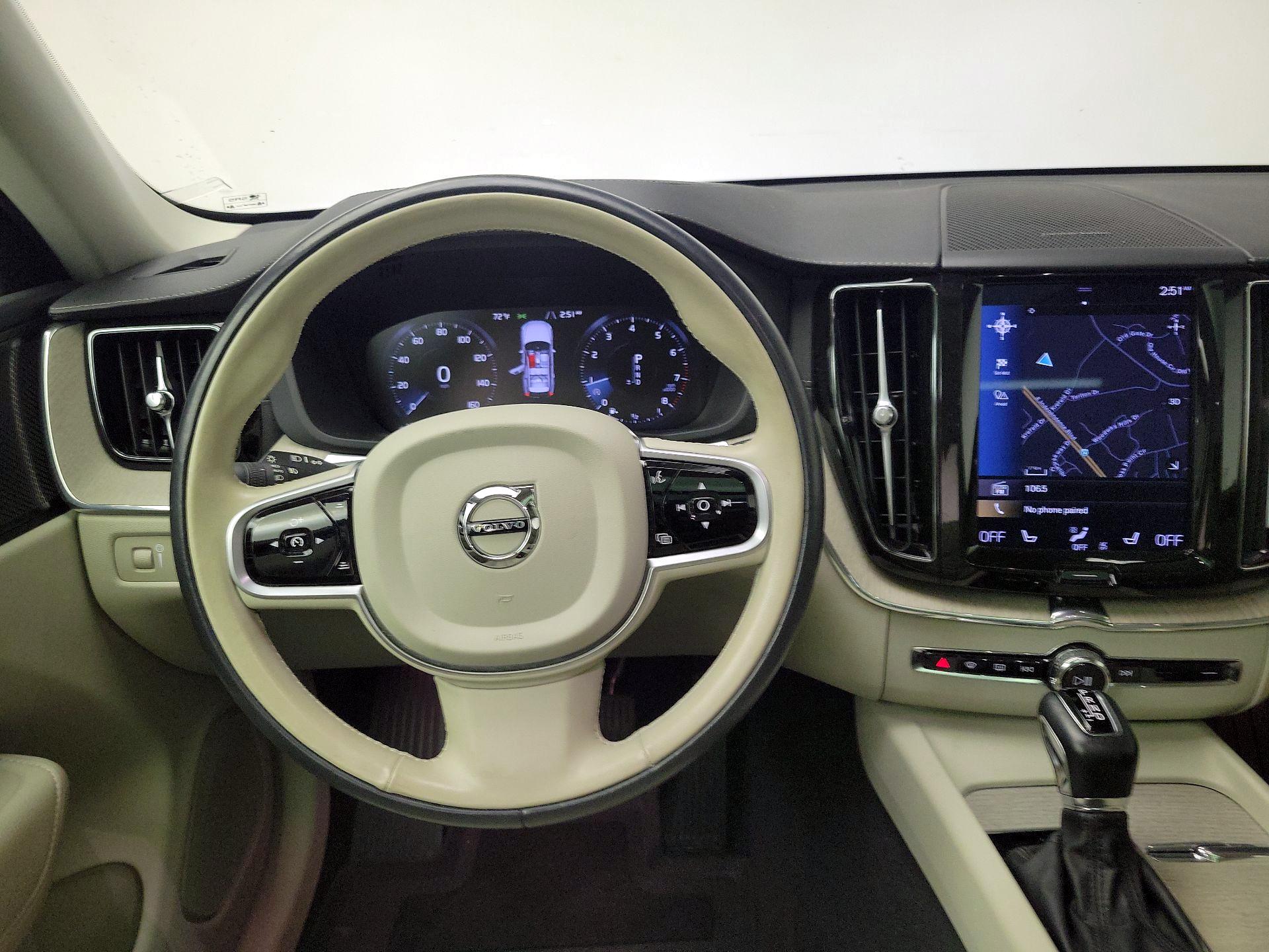 Thumbnail: 2020 Volvo XC60 - 10