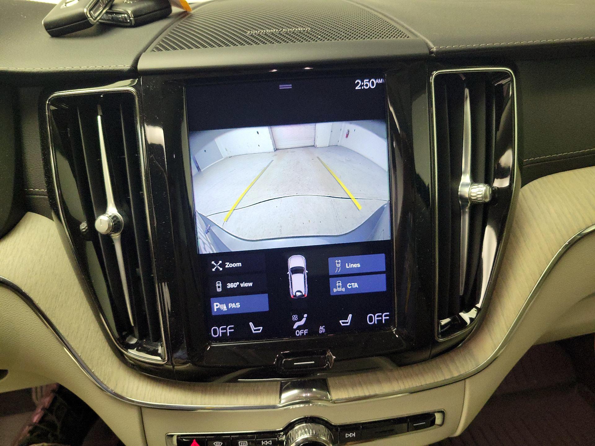 Thumbnail: 2020 Volvo XC60 - 15