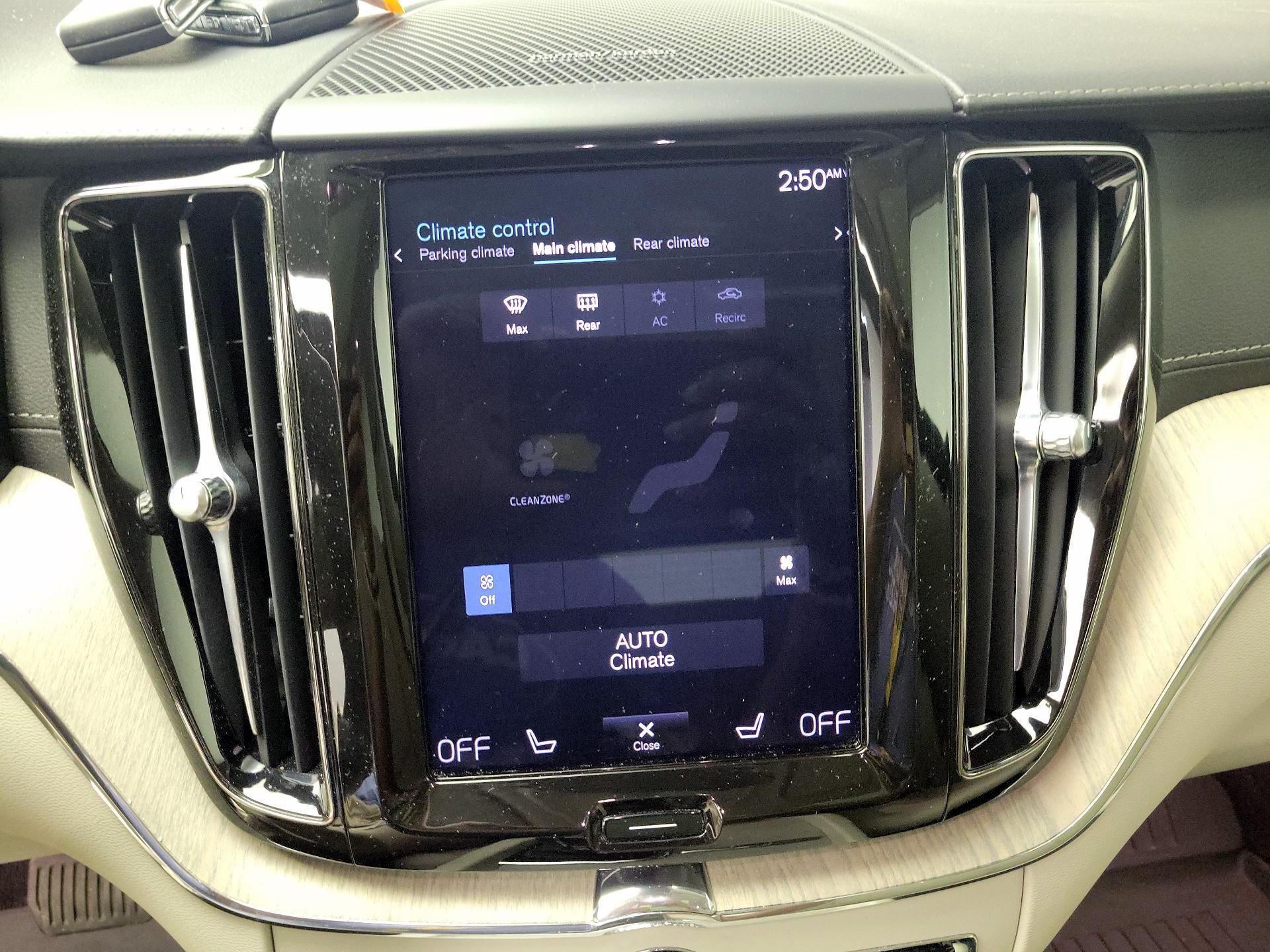 Thumbnail: 2020 Volvo XC60 - 17