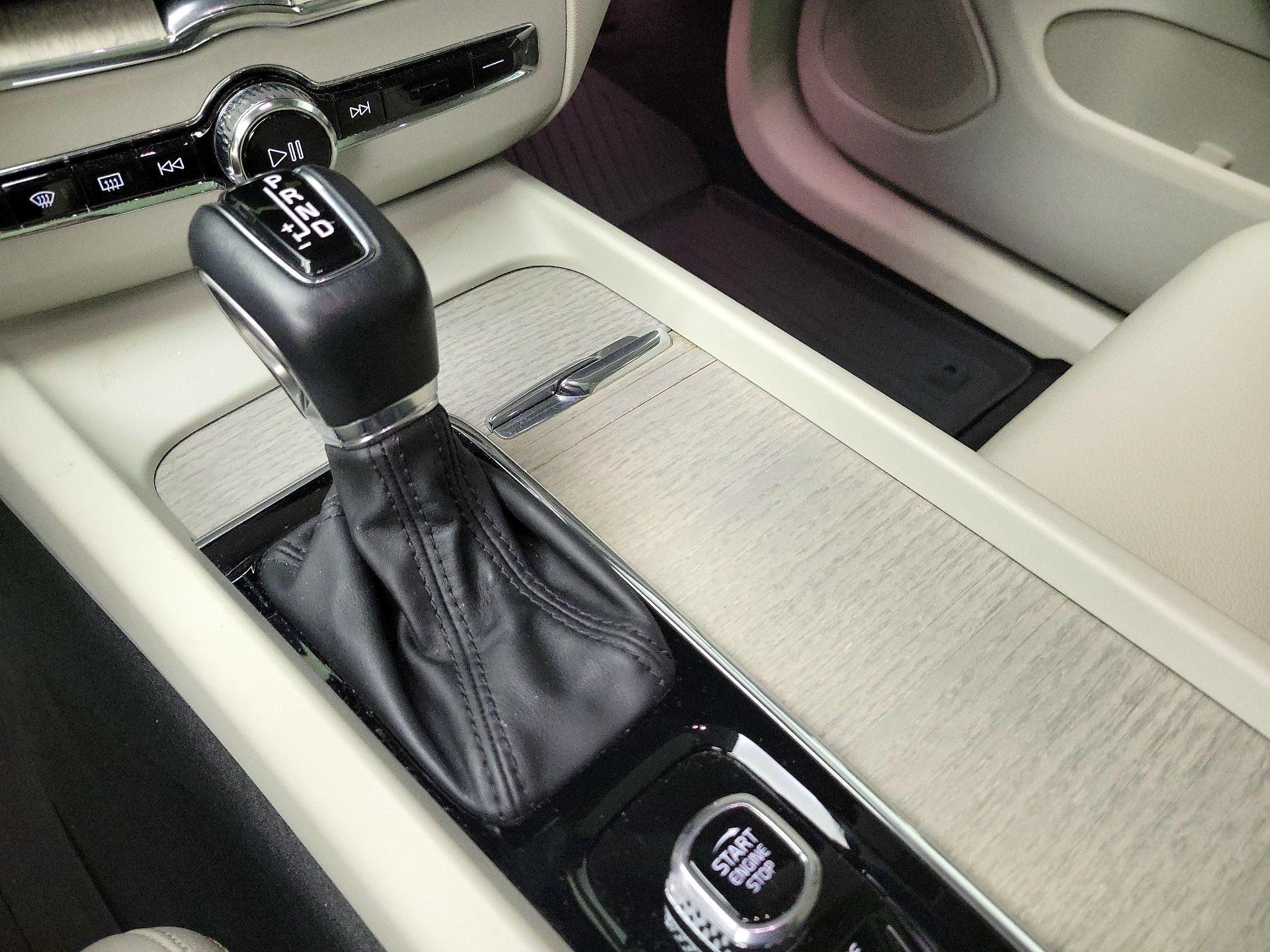 Thumbnail: 2020 Volvo XC60 - 18