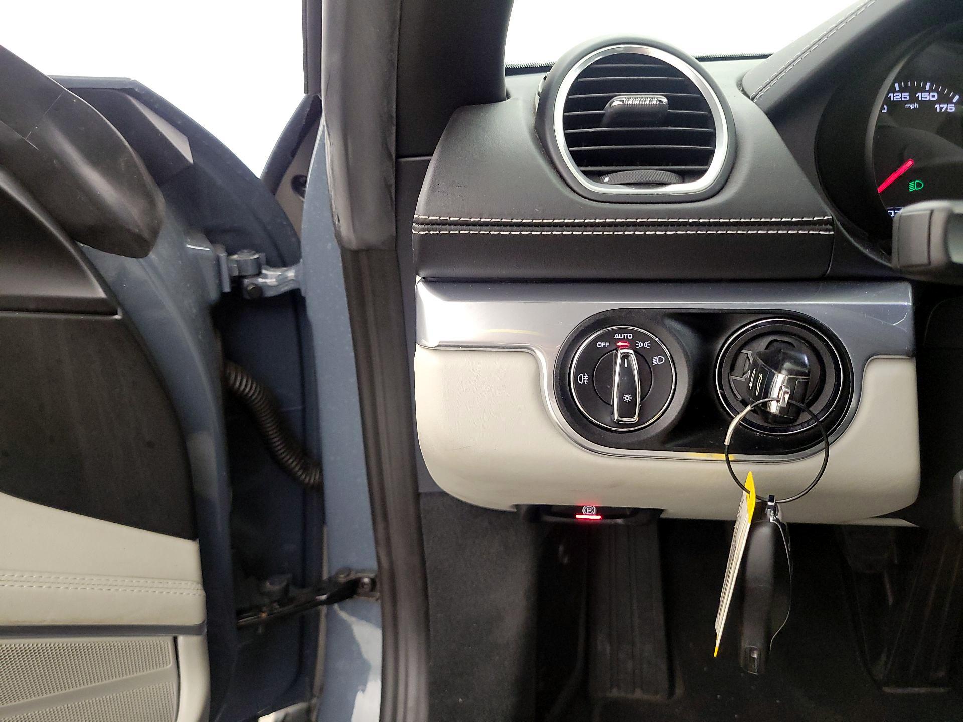 Thumbnail: 2017 Porsche 718 Boxster - 13