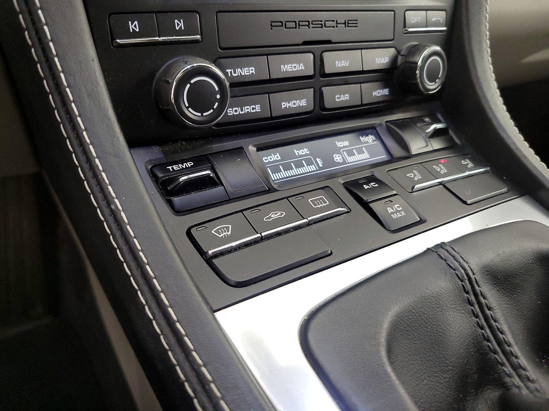 Thumbnail: 2017 Porsche 718 Boxster - 15