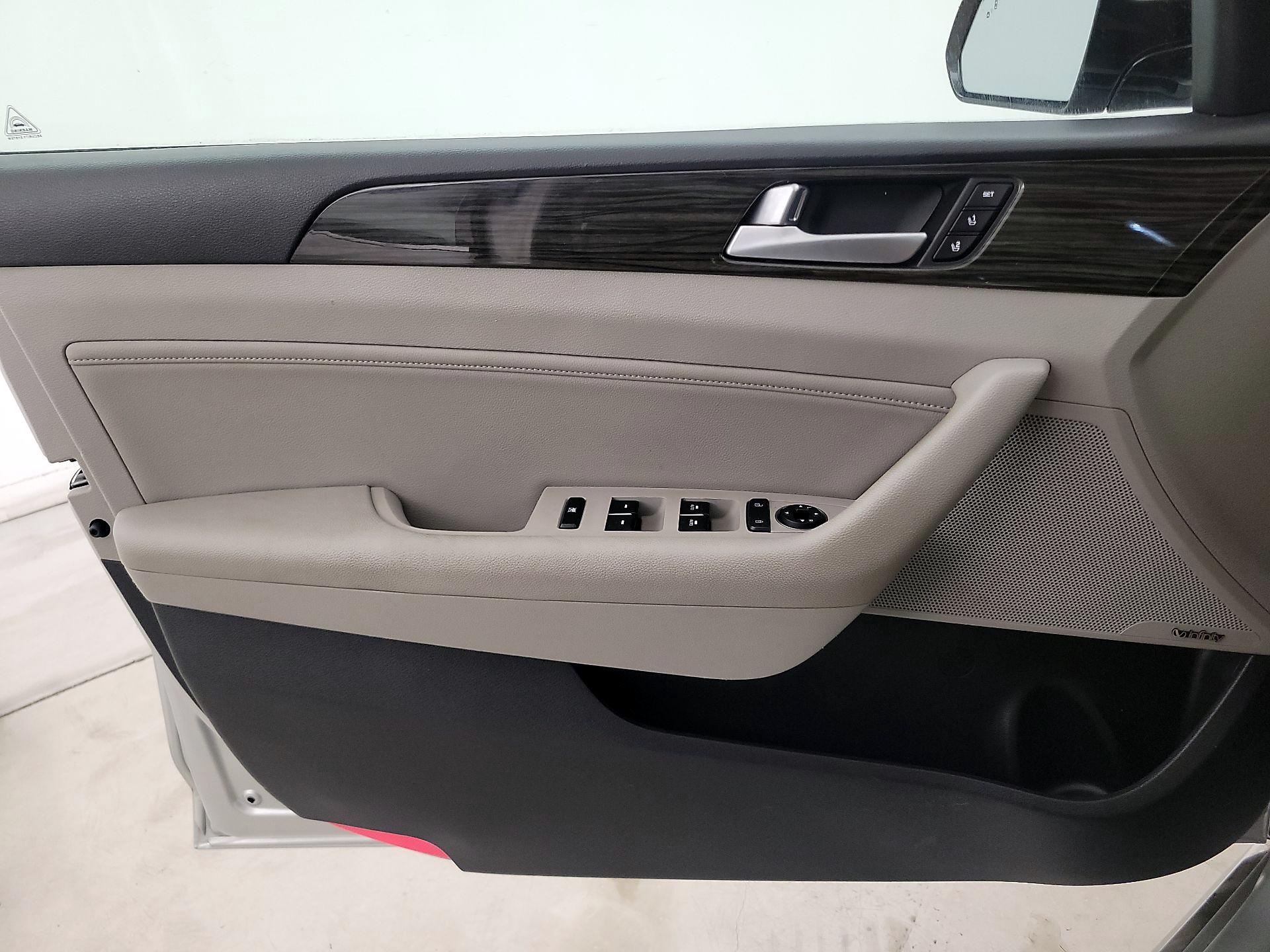 Thumbnail: 2015 Hyundai Sonata - 12