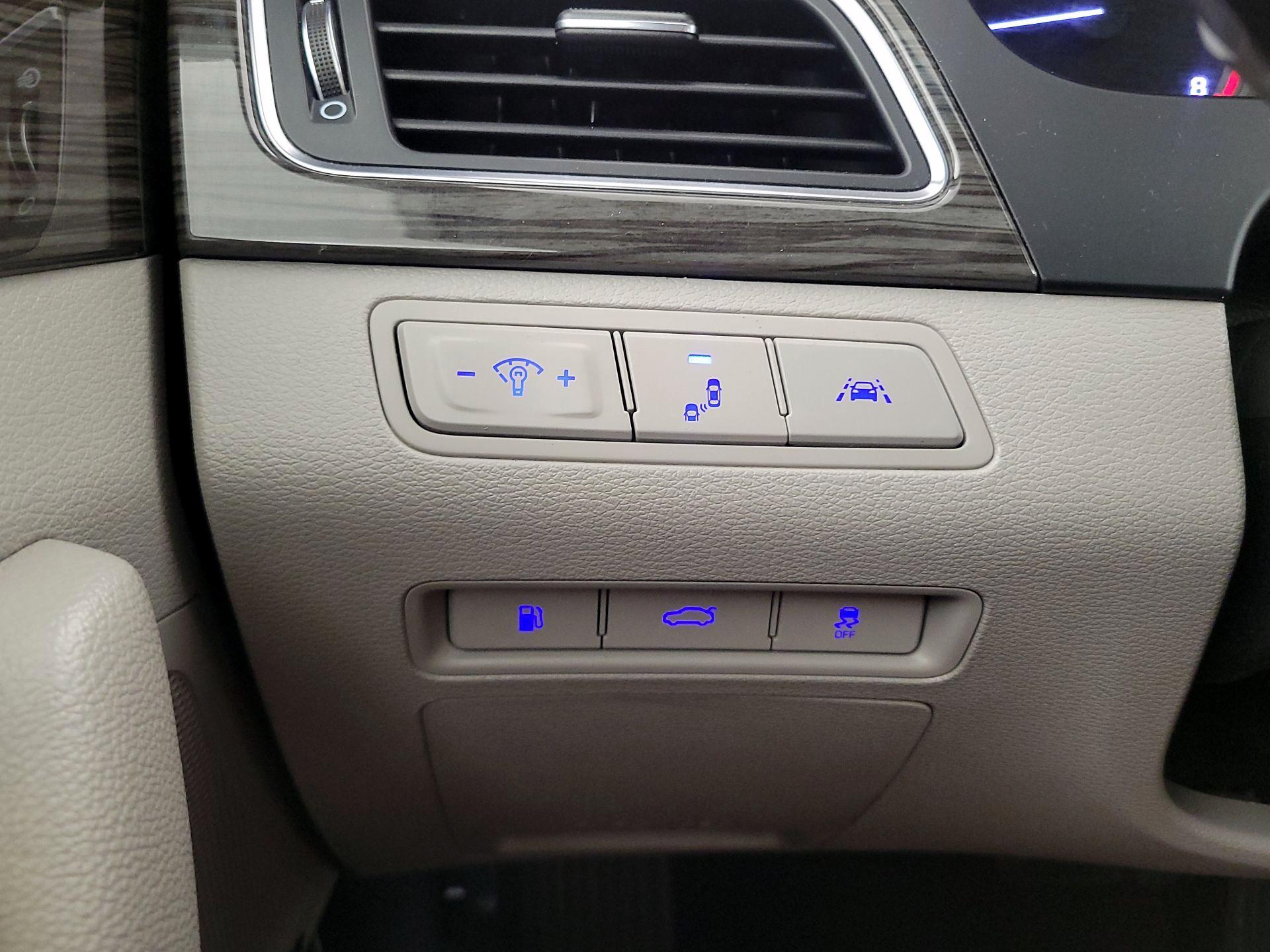 Thumbnail: 2015 Hyundai Sonata - 13