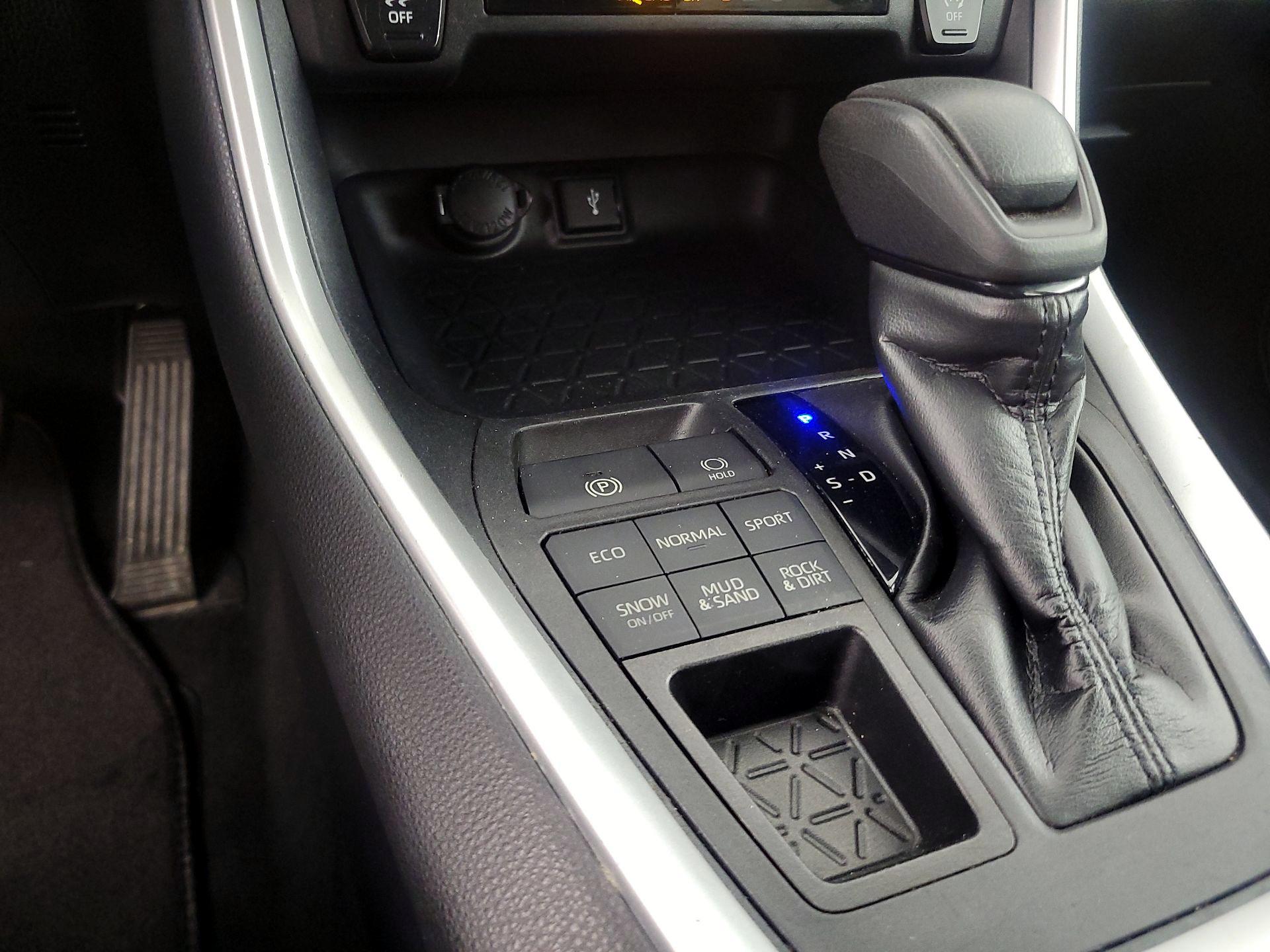 Thumbnail: 2020 Toyota RAV4 - 15