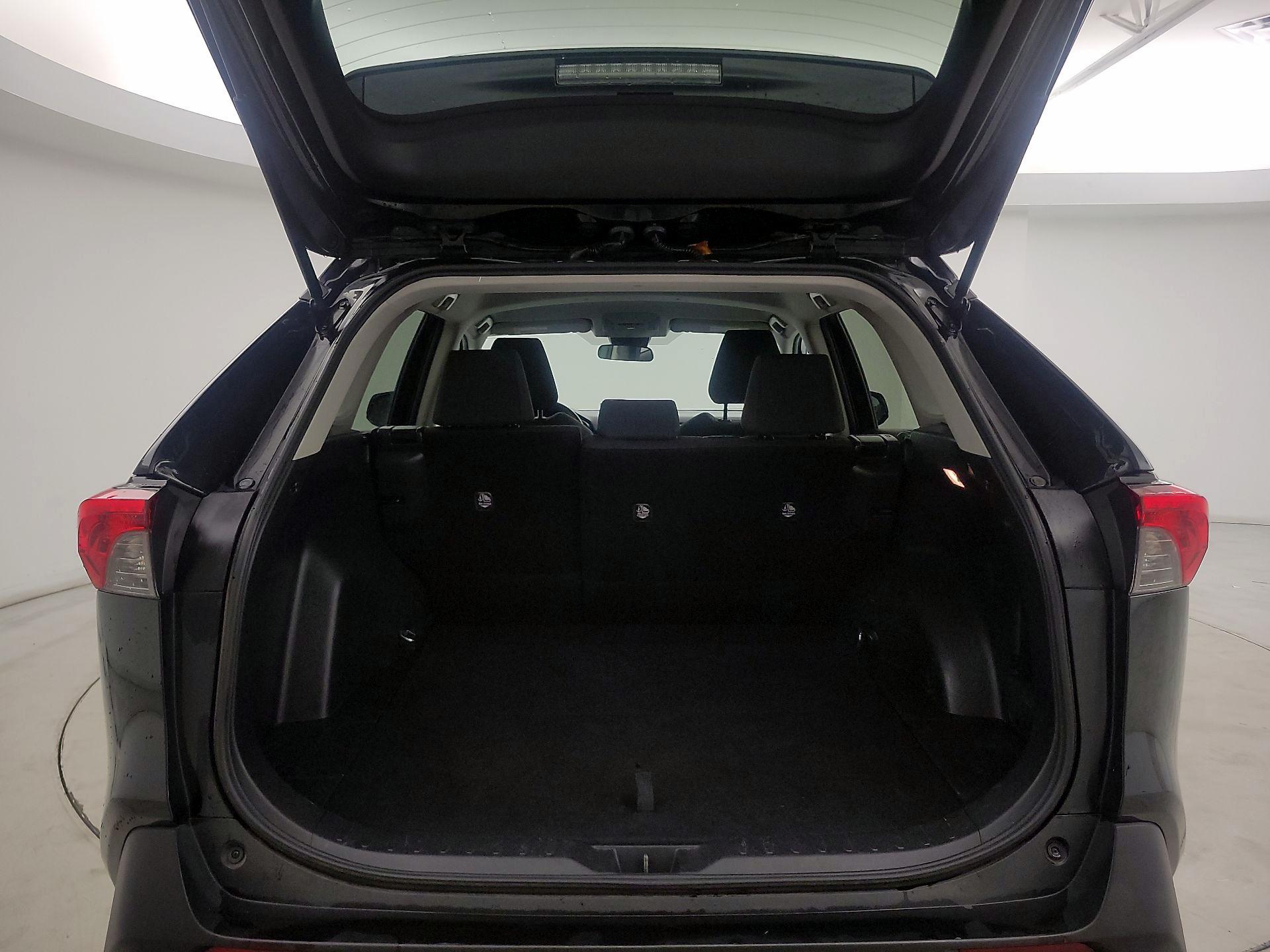 Thumbnail: 2020 Toyota RAV4 - 18