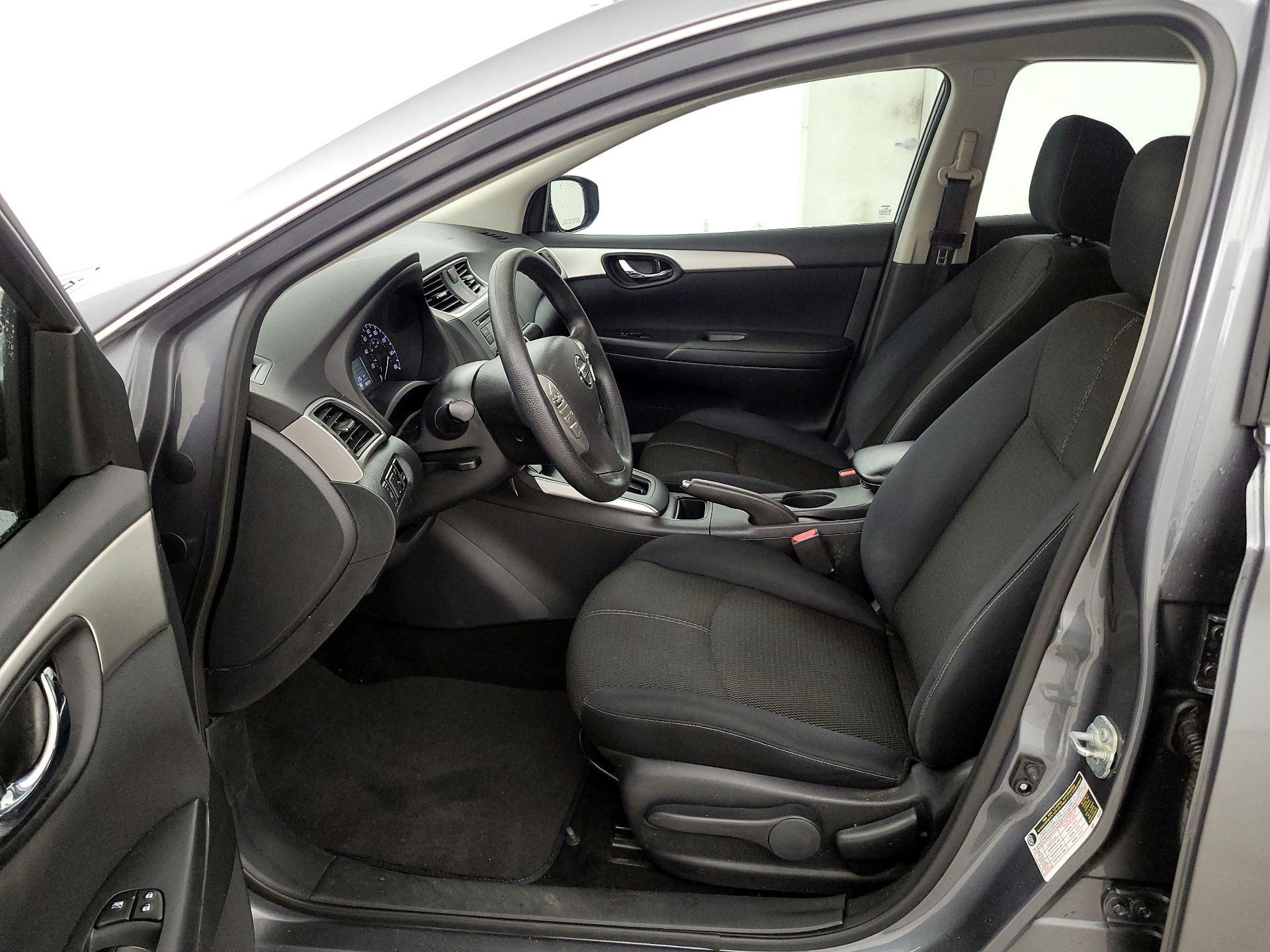 Thumbnail: 2016 Nissan Sentra - 9