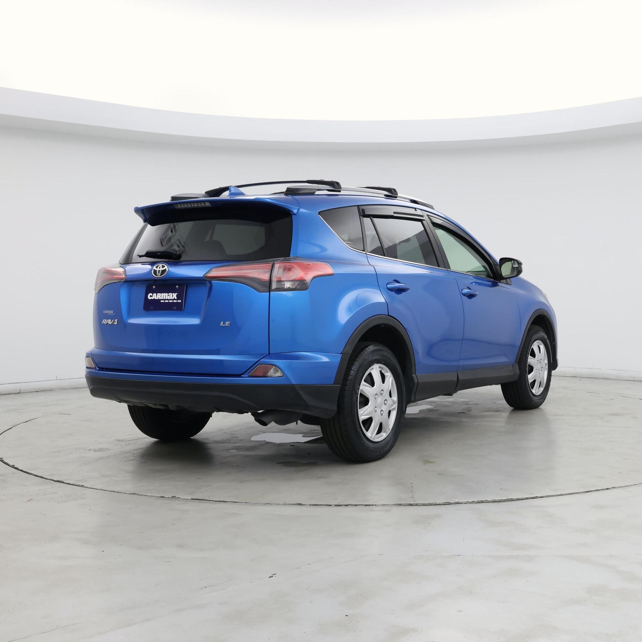 Thumbnail: 2017 Toyota RAV4 - 8