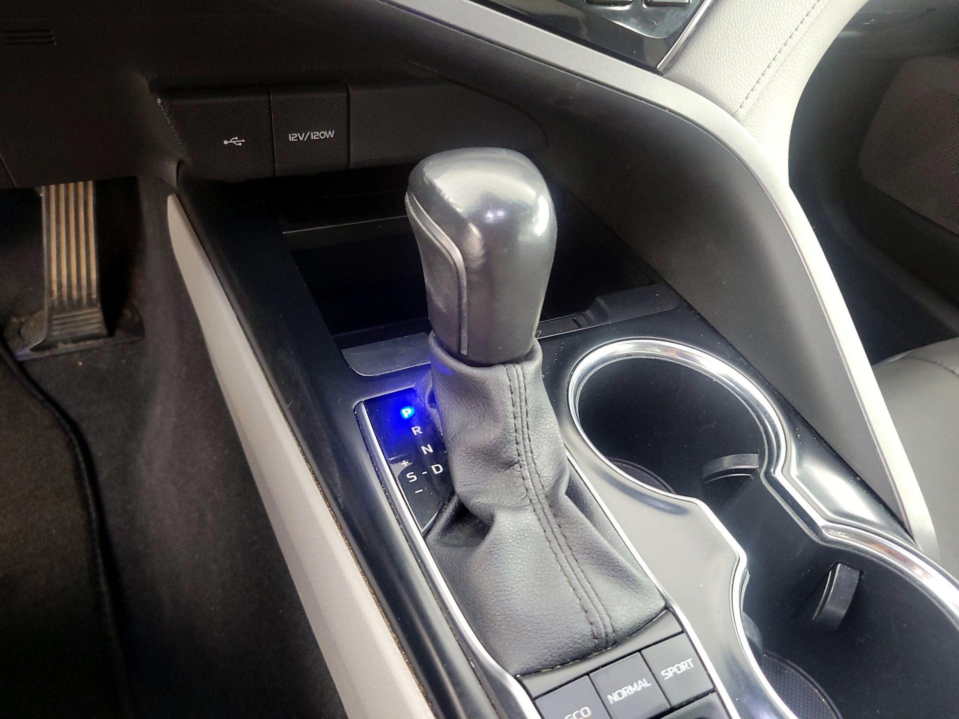 Thumbnail: 2020 Toyota Camry - 15