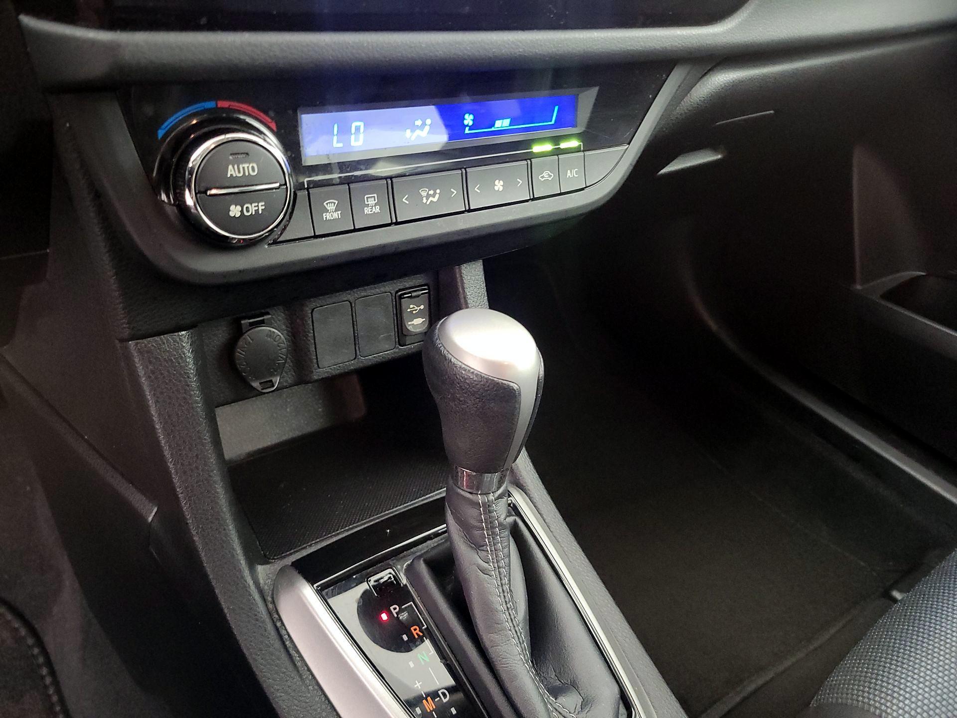 Thumbnail: 2015 Toyota Corolla - 14