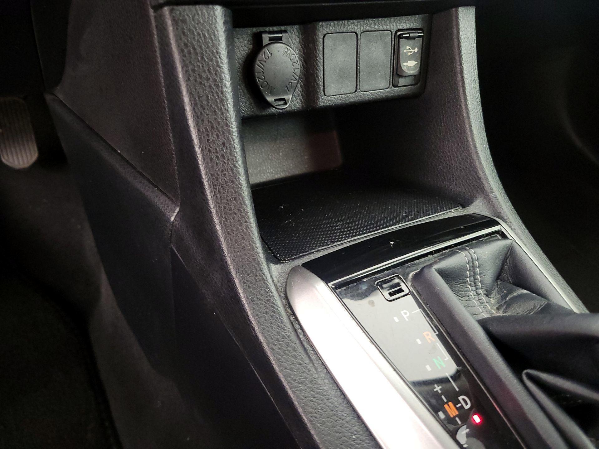 Thumbnail: 2015 Toyota Corolla - 16
