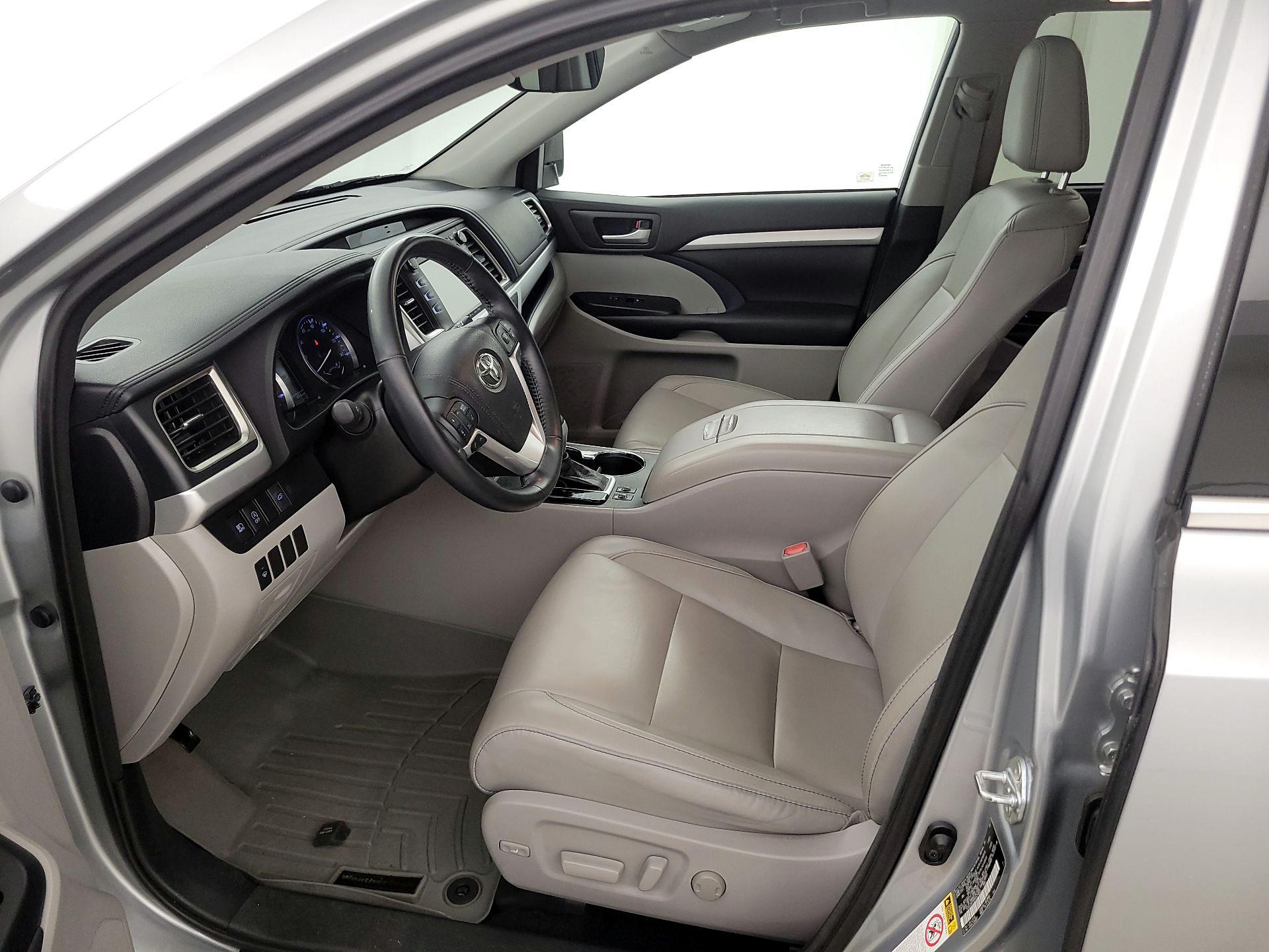 Thumbnail: 2017 Toyota Highlander - 9