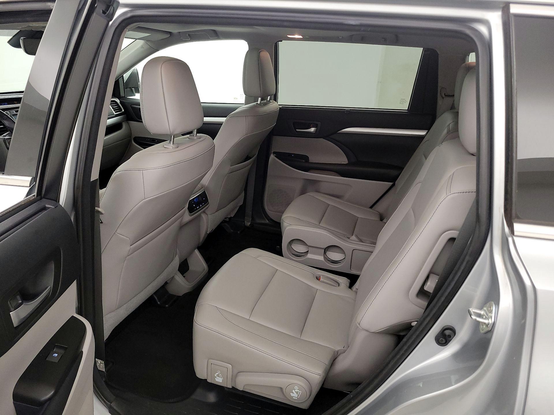 Thumbnail: 2017 Toyota Highlander - 18