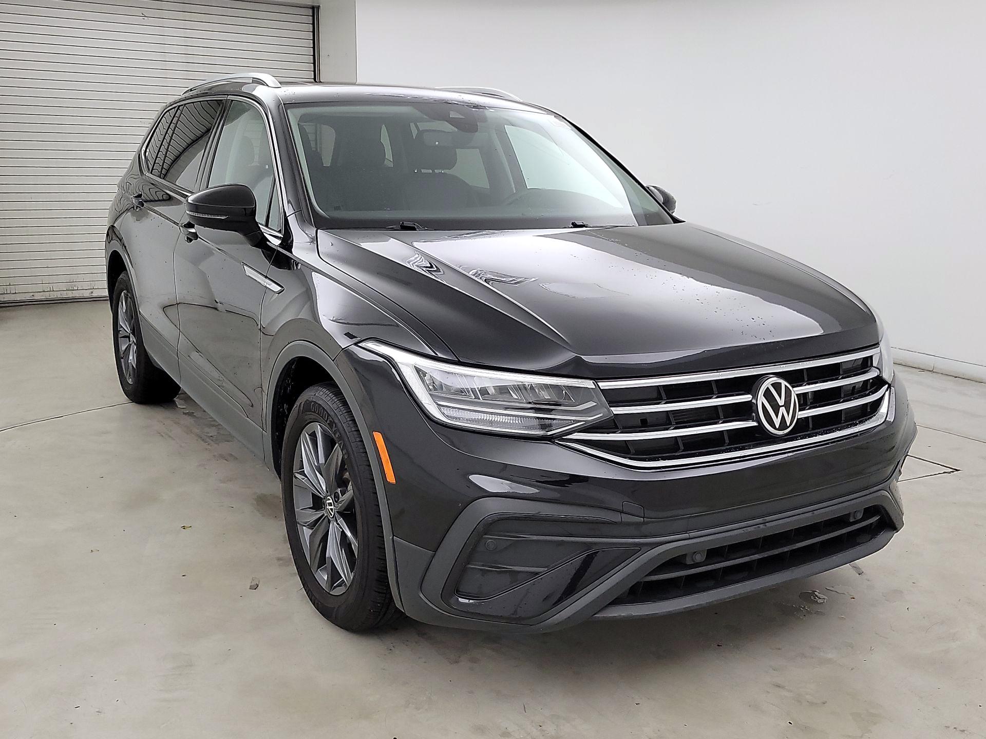 Thumbnail: 2022 Volkswagen Tiguan - 1
