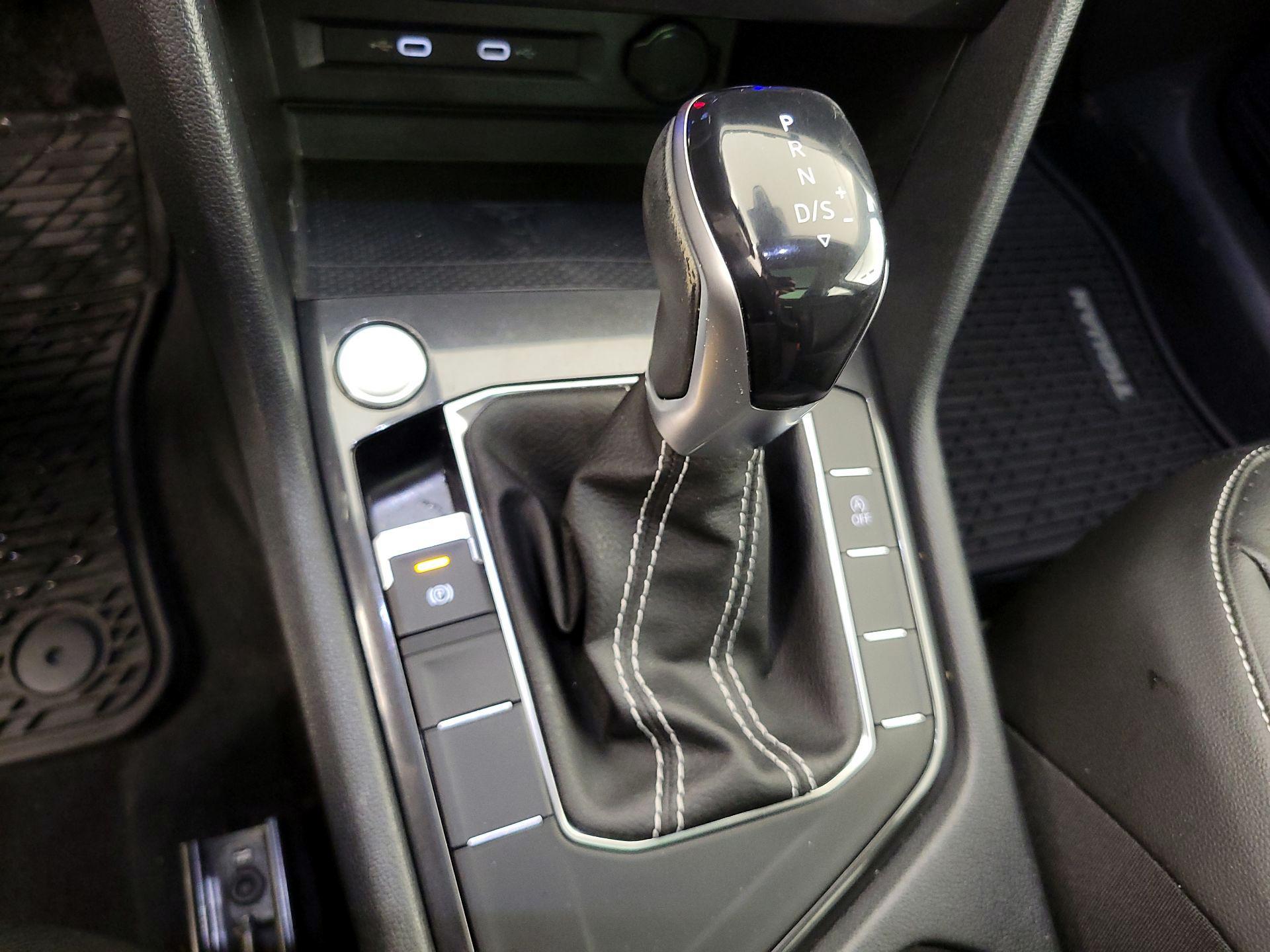 Thumbnail: 2022 Volkswagen Tiguan - 15