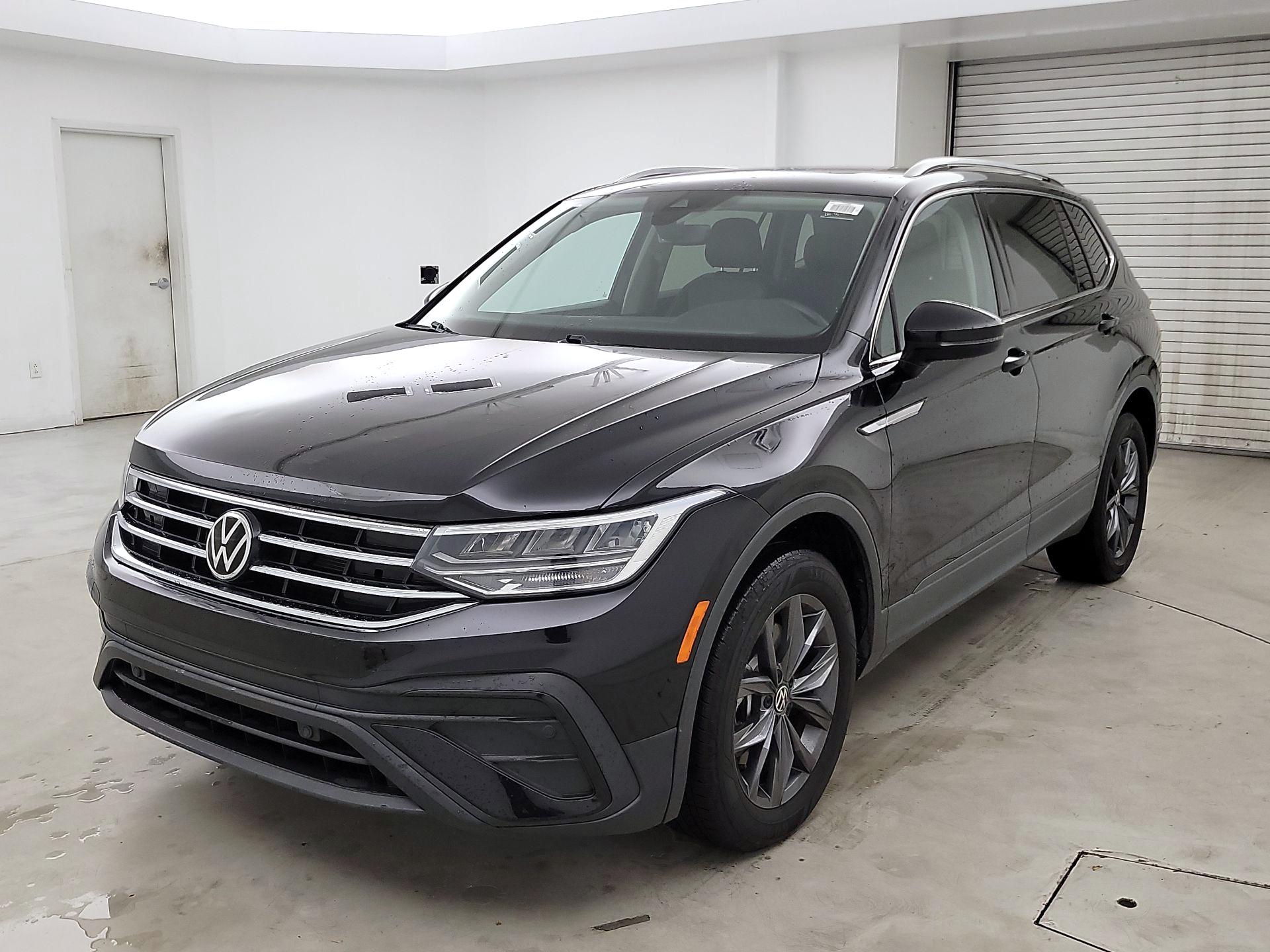 Thumbnail: 2022 Volkswagen Tiguan - 3