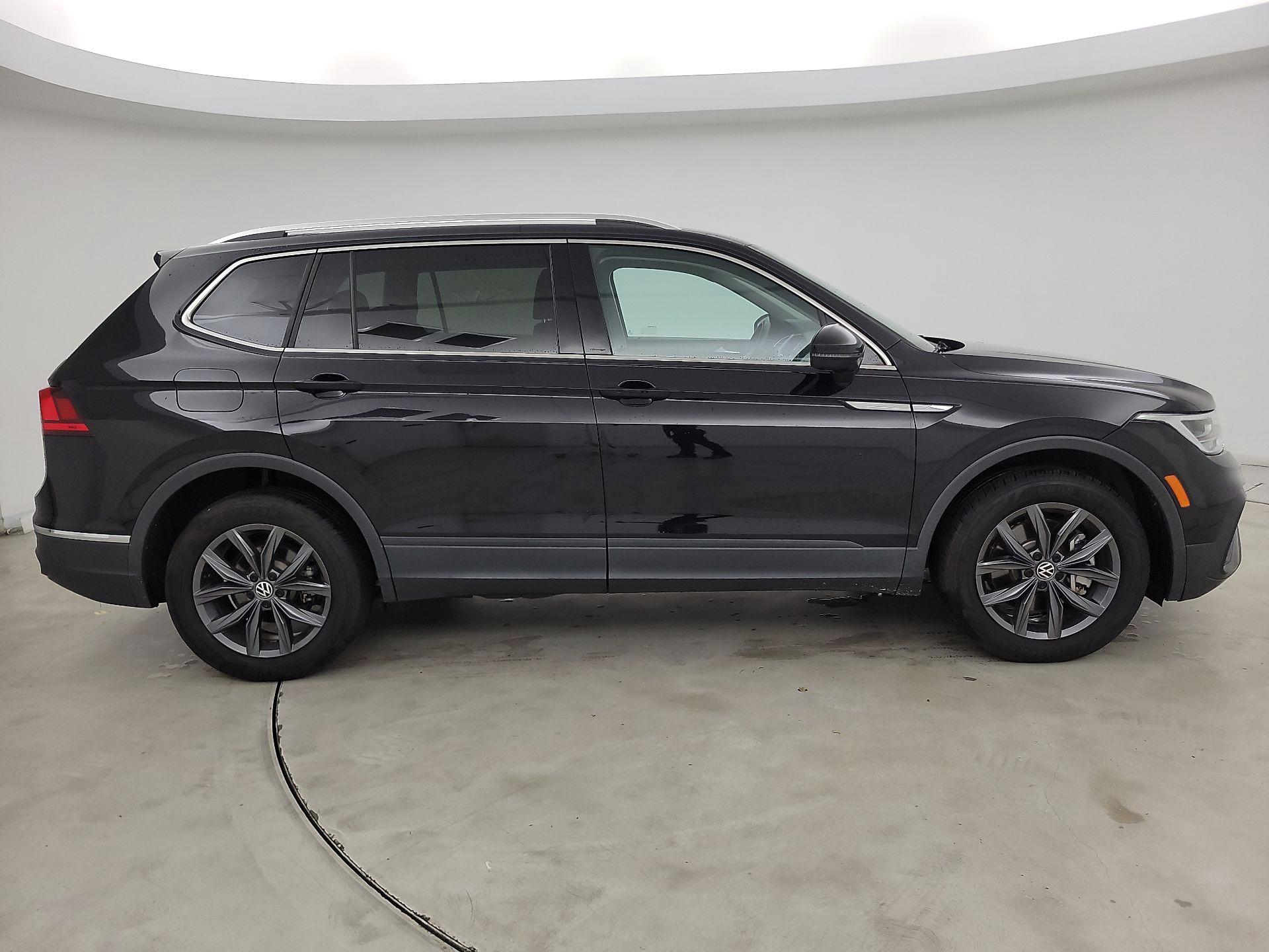 Thumbnail: 2022 Volkswagen Tiguan - 4