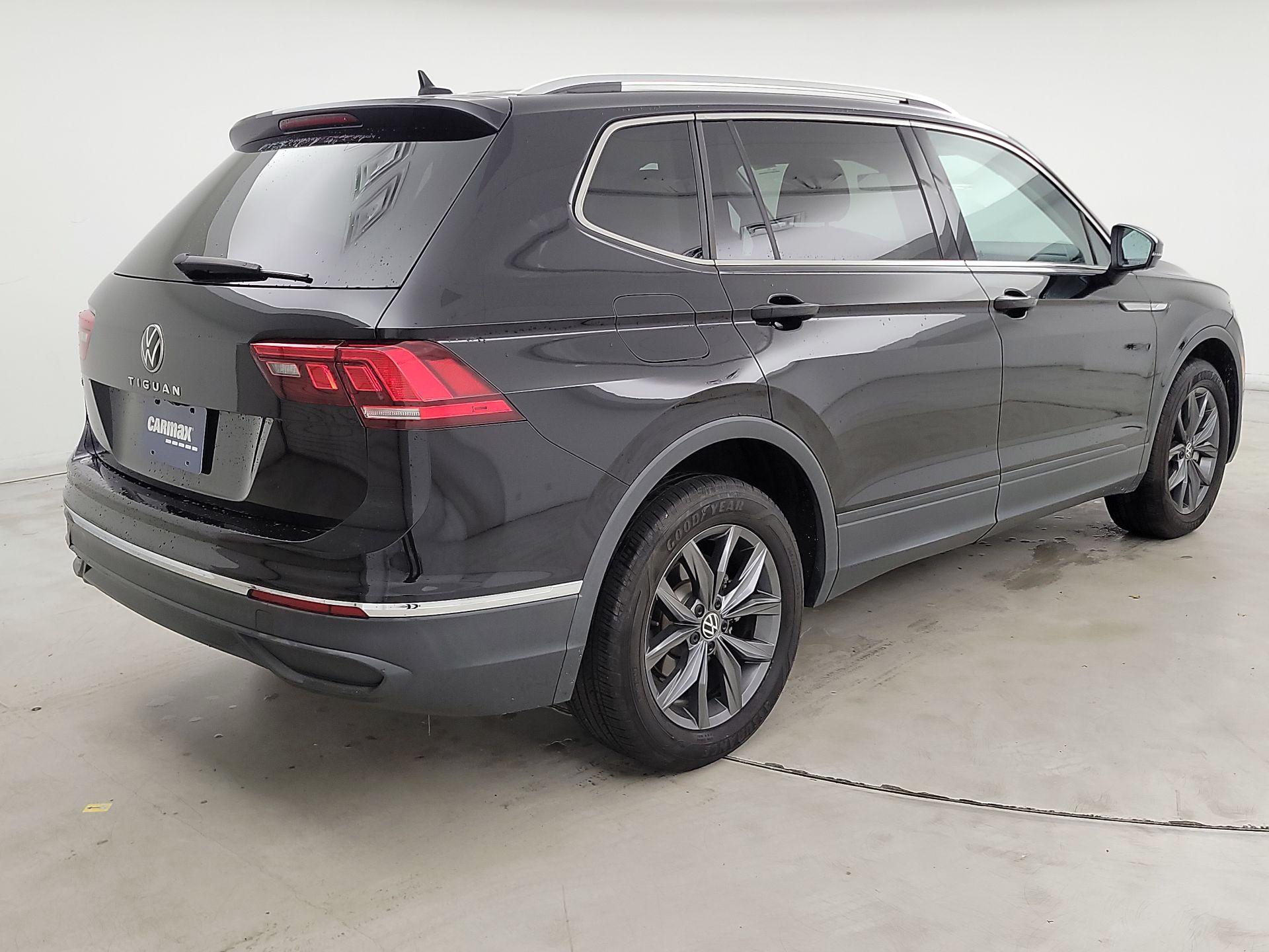 Thumbnail: 2022 Volkswagen Tiguan - 5